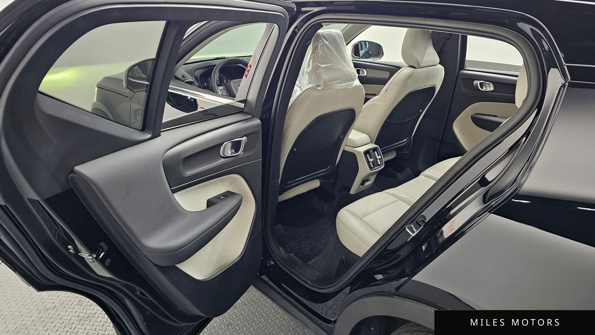 Volvo XC40 2023 — миниатюра 34
