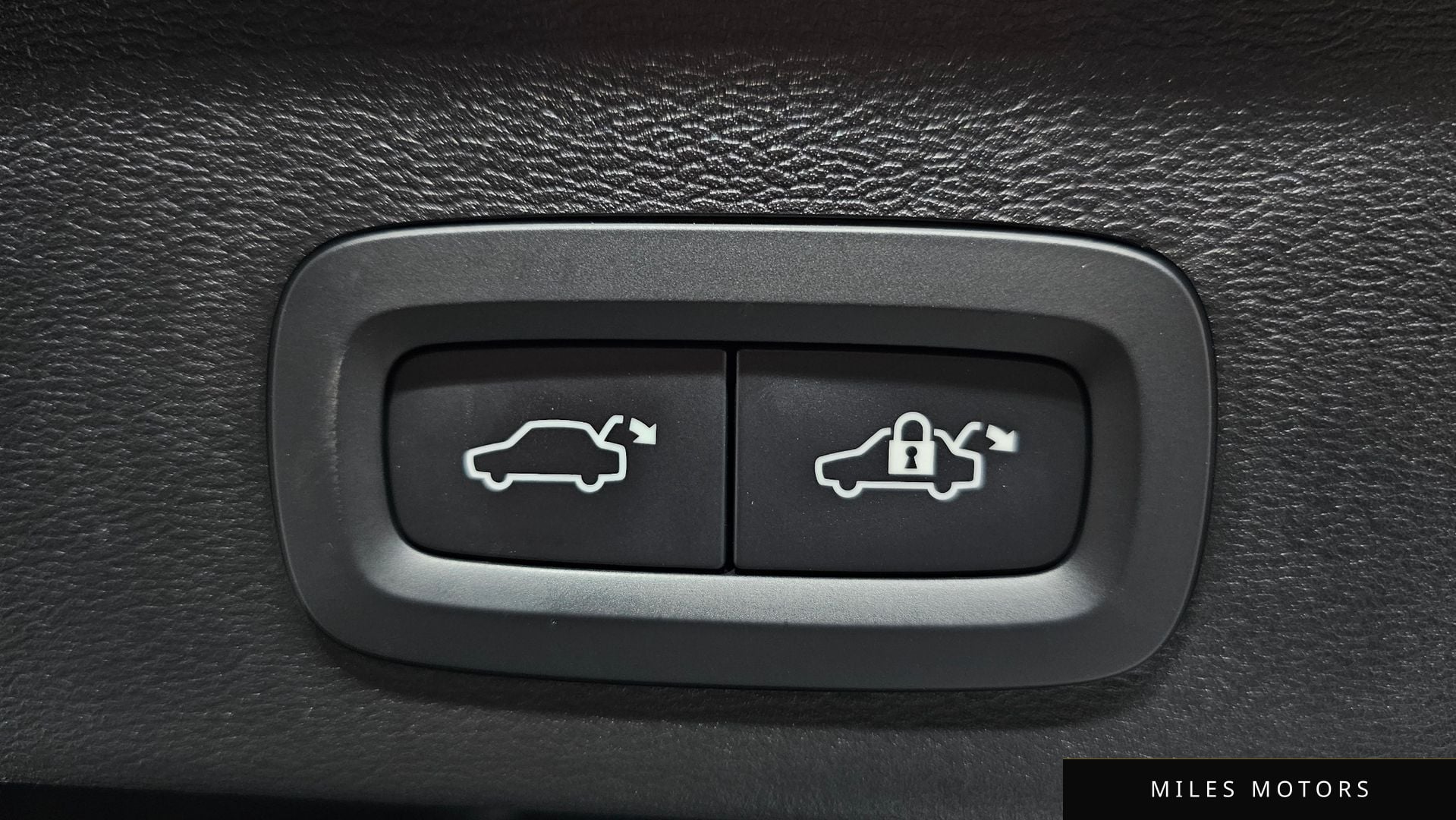 Volvo XC40 2023 — миниатюра 35
