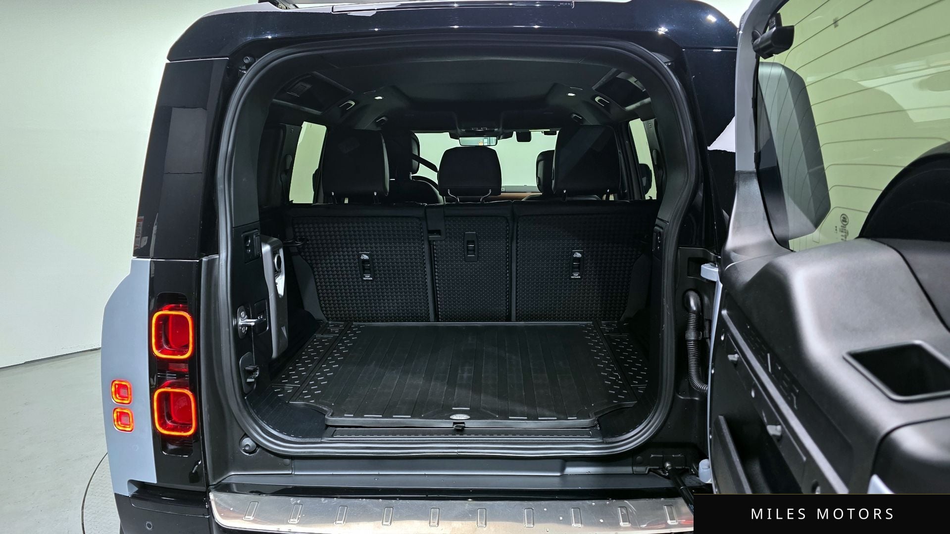 Land Rover 디펜더 (L663) 2024 — миниатюра 26