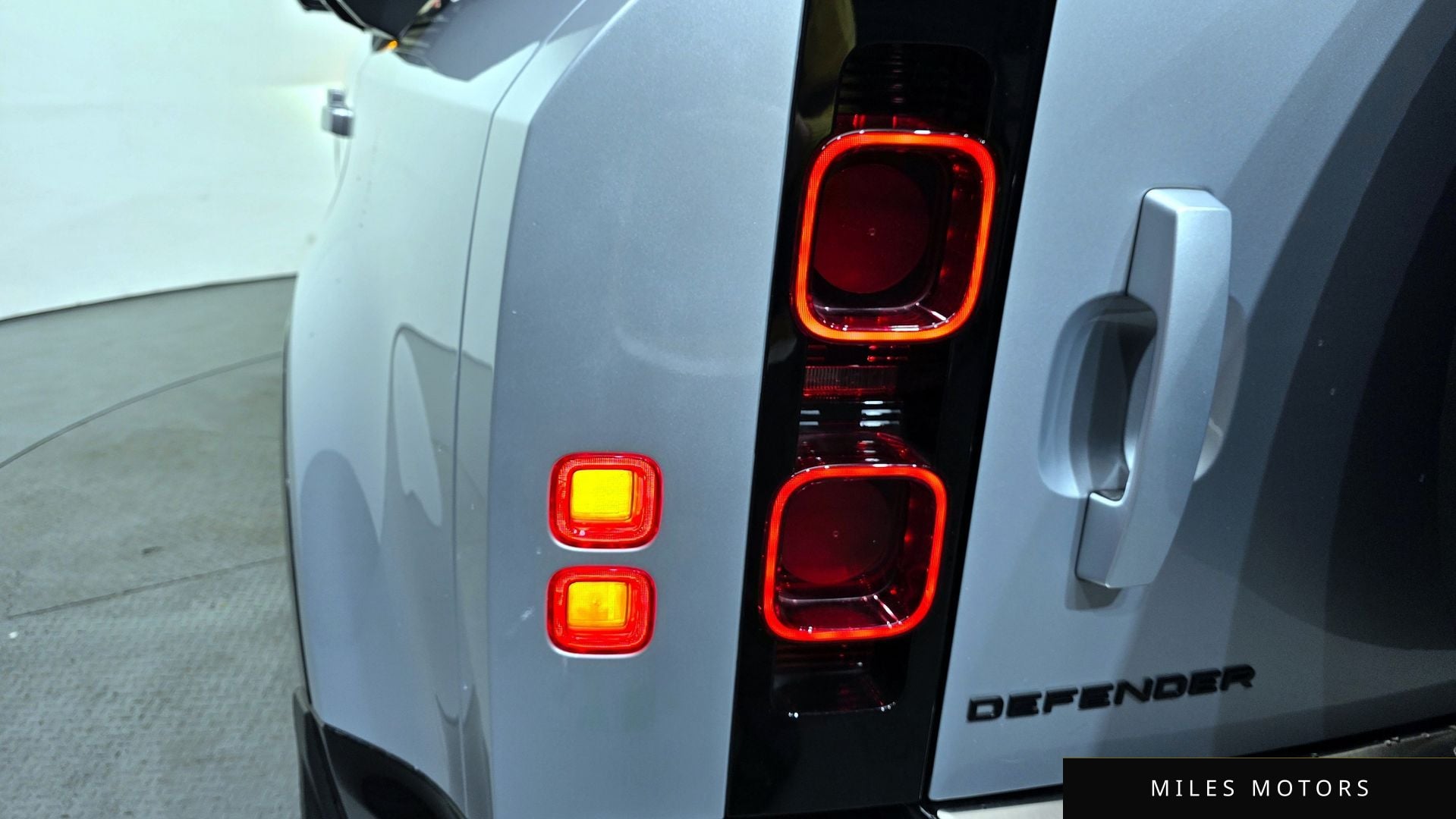 Land Rover 디펜더 (L663) 2024 — миниатюра 9