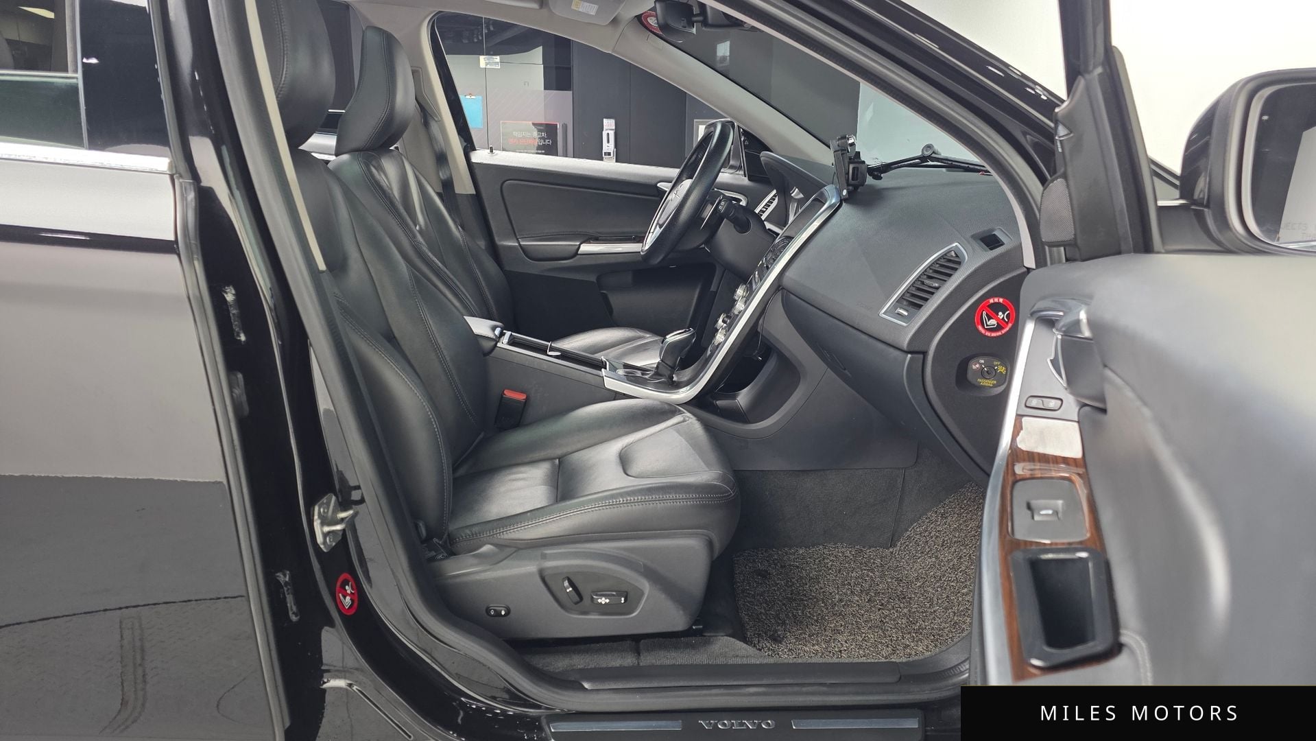 Volvo XC60 2017 — миниатюра 11