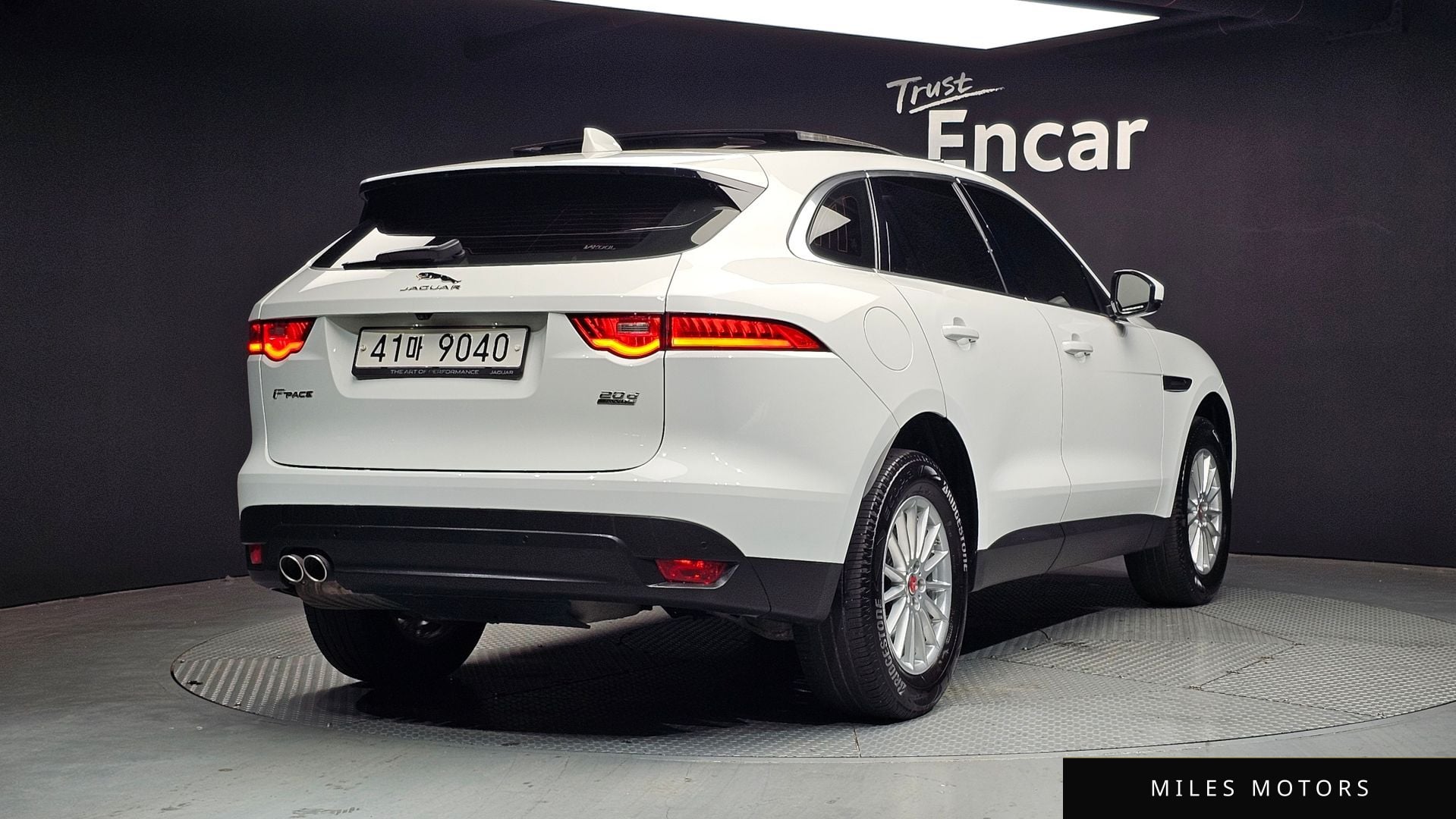 Jaguar F-PACE 2018 — миниатюра 2