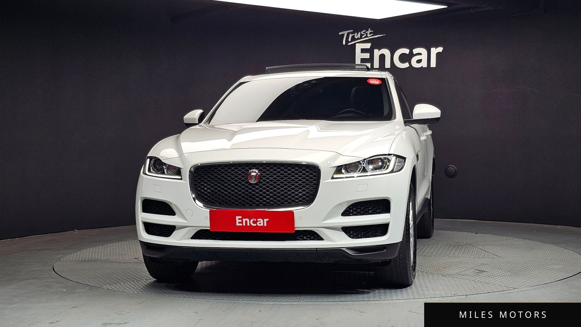 Jaguar F-PACE 2018 — миниатюра 3