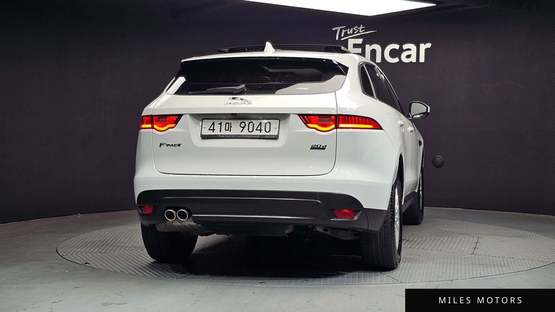 Jaguar F-PACE 2018 — миниатюра 4