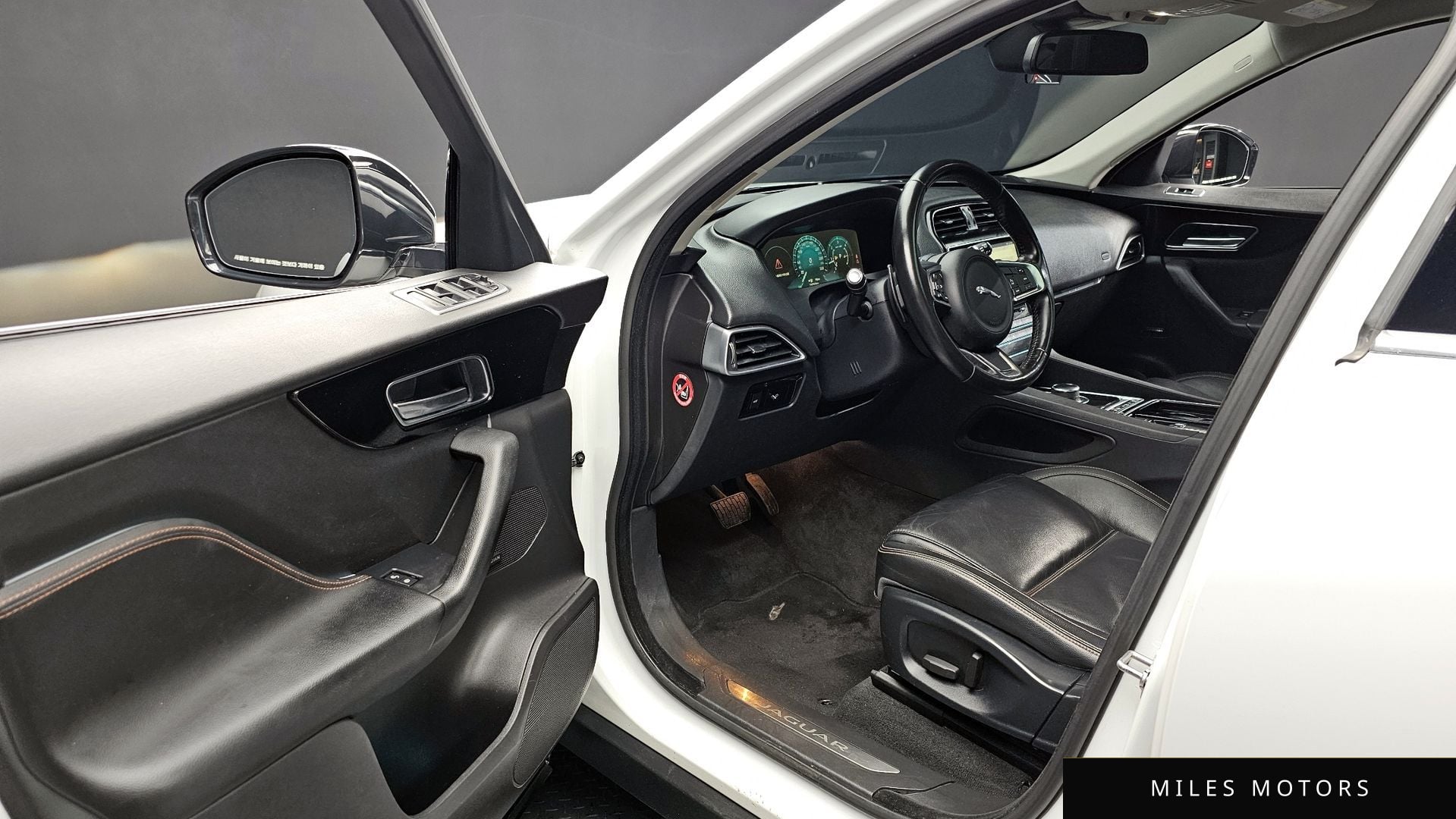 Jaguar F-PACE 2018 — миниатюра 10