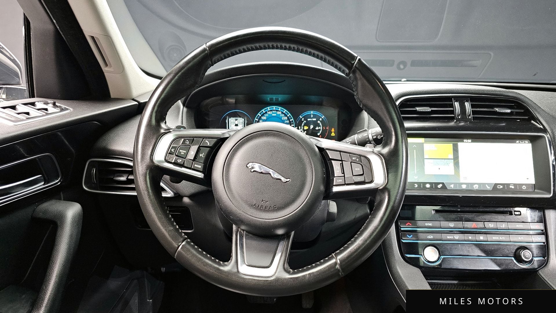 Jaguar F-PACE 2018 — миниатюра 12