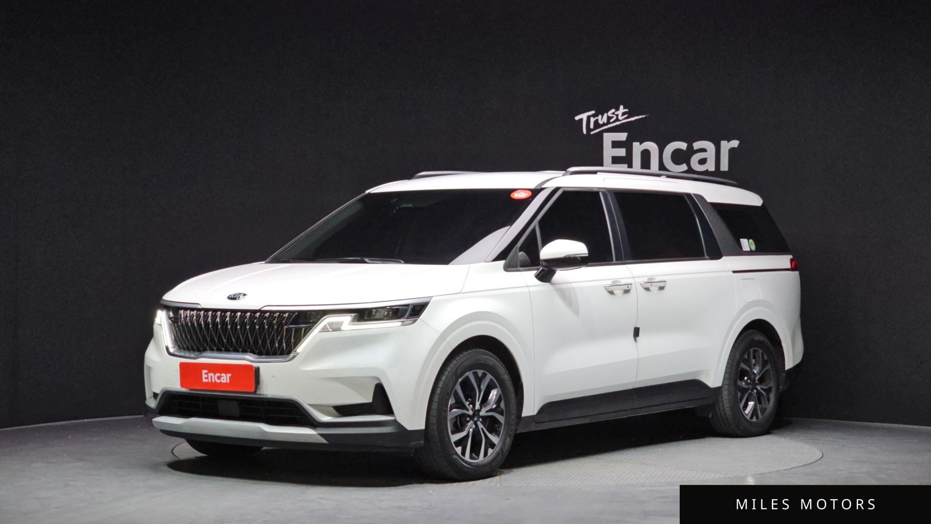 Kia Carnival 2021 — фото 1 из 12