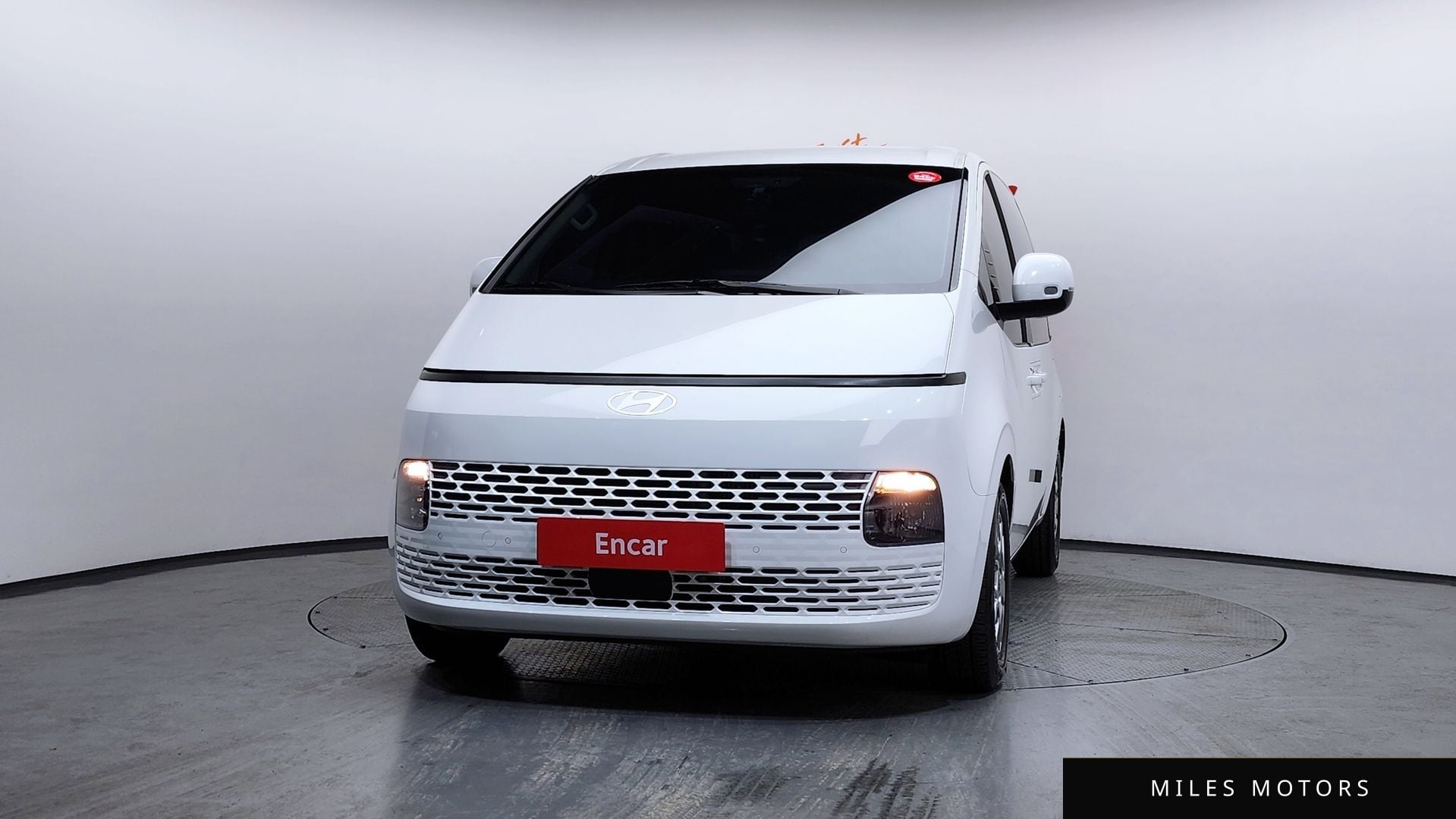 Hyundai Staria 2025 — миниатюра 3