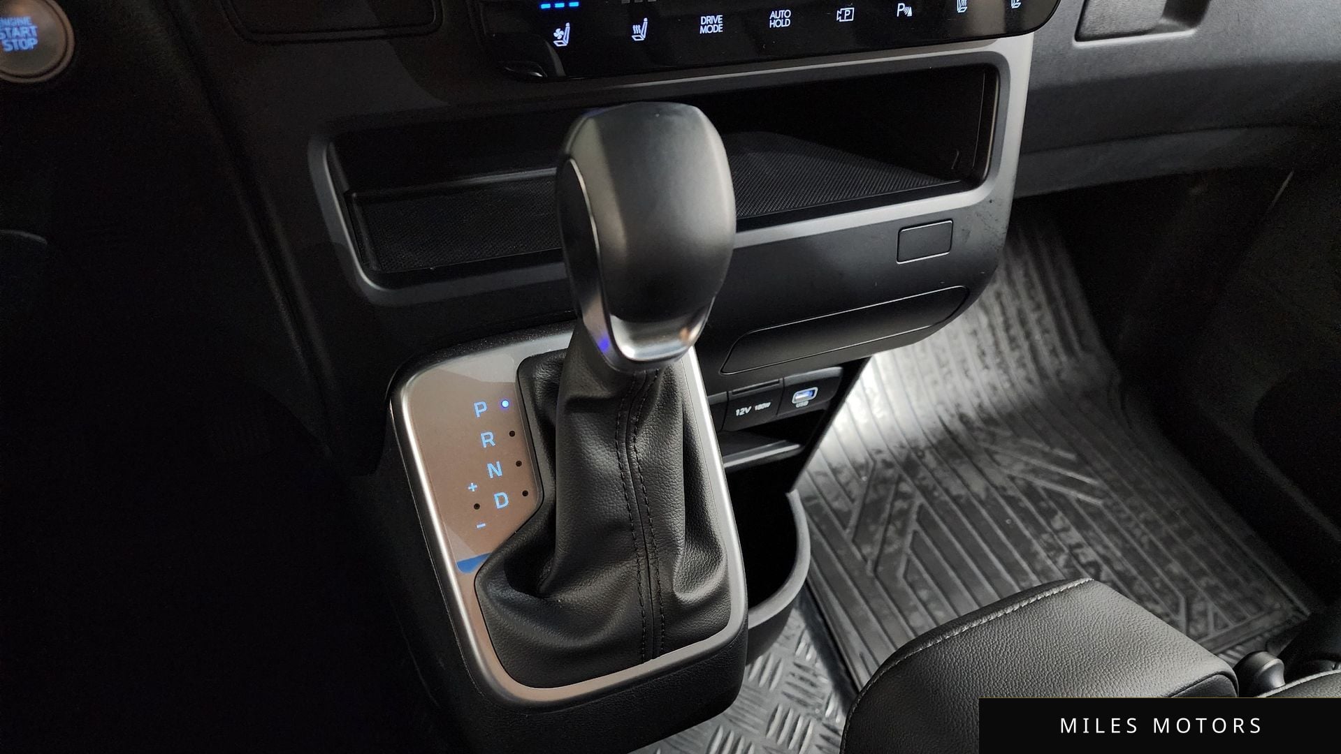 Hyundai Staria 2025 — миниатюра 12