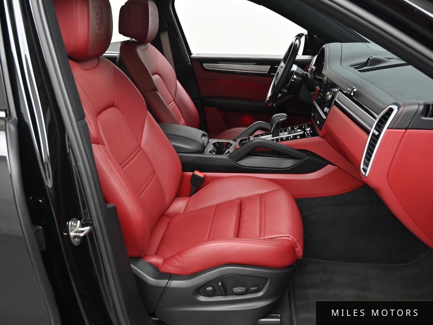 Porsche Cayenne 2023 — миниатюра 10