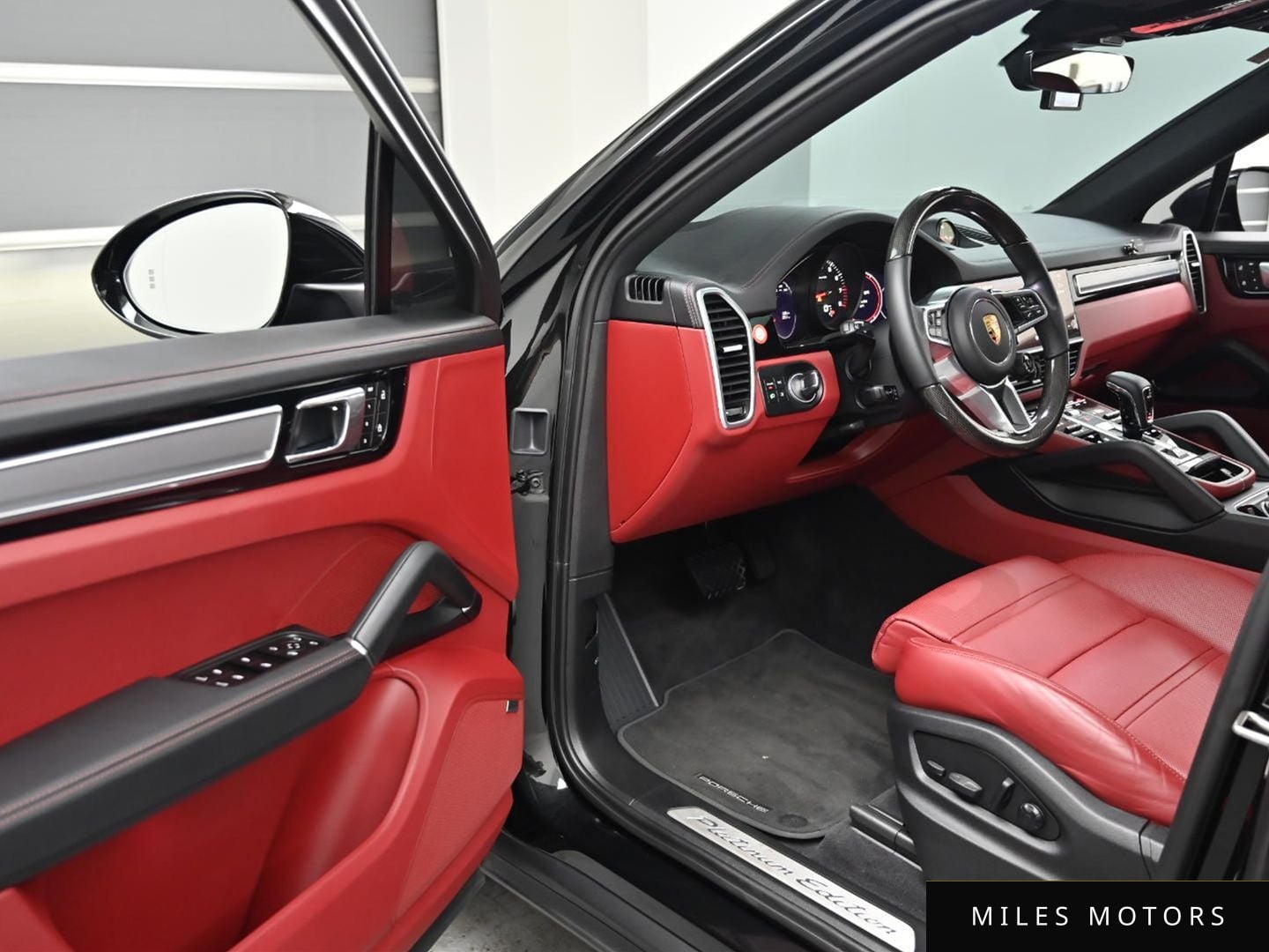 Porsche Cayenne 2023 — миниатюра 11