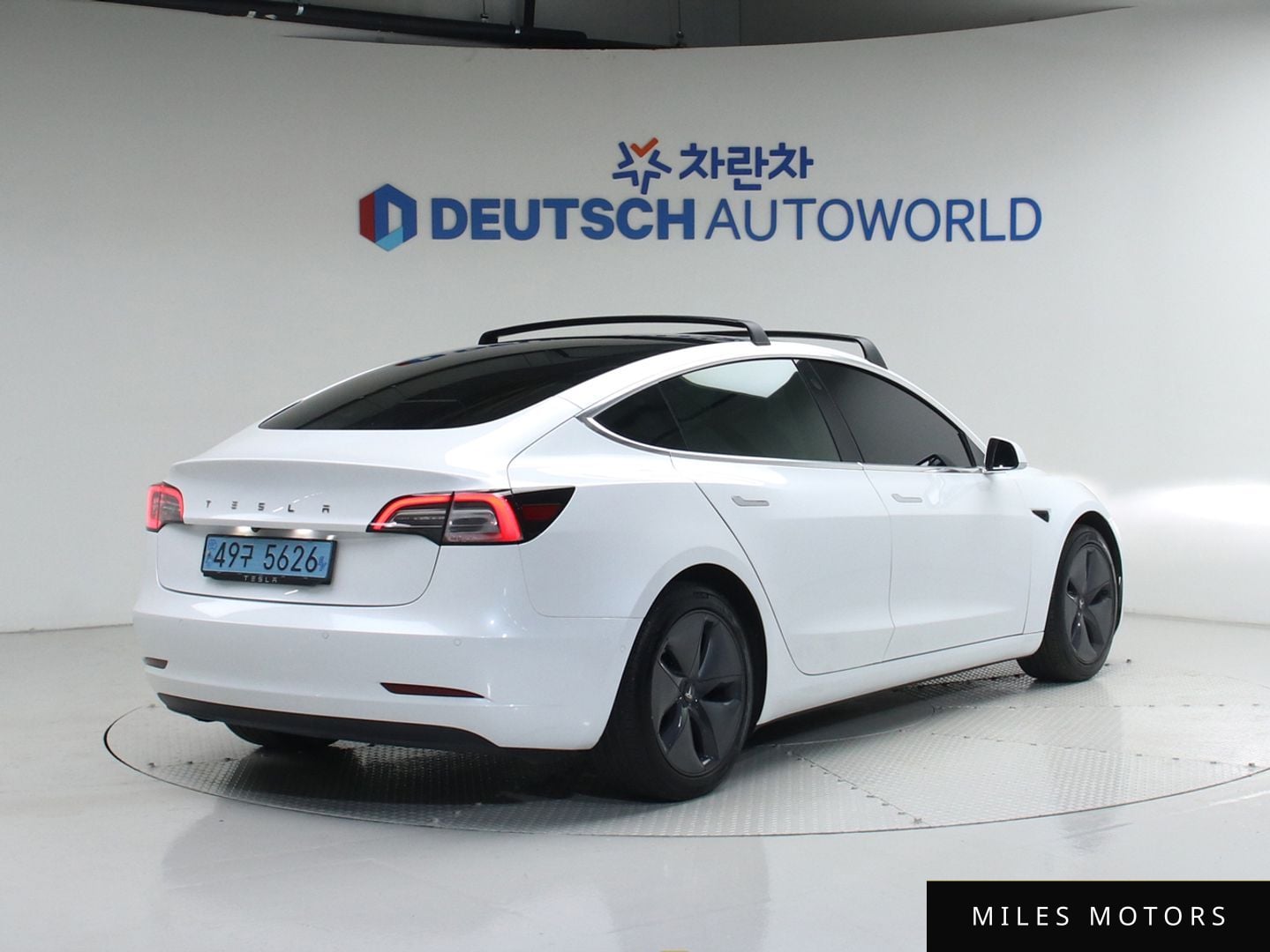 Tesla Model 3 2020 — миниатюра 2