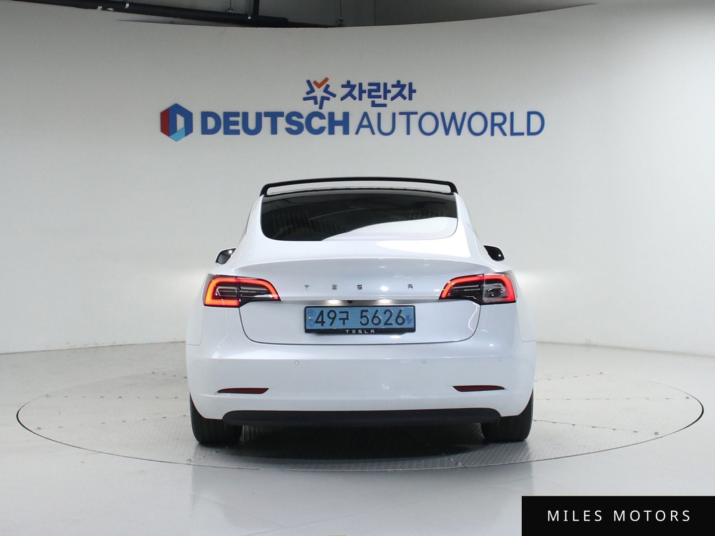 Tesla Model 3 2020 — миниатюра 4
