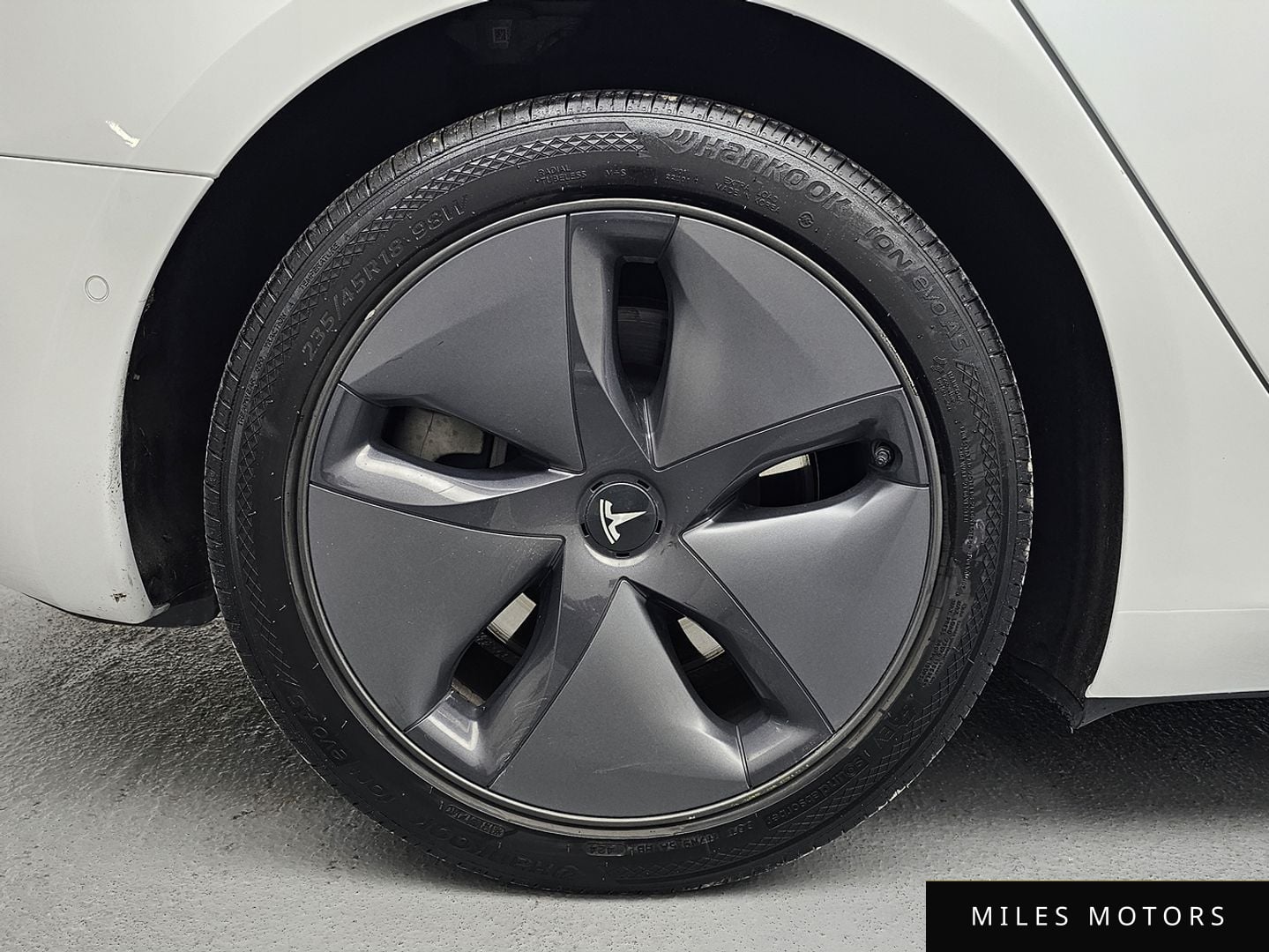 Tesla Model 3 2020 — миниатюра 5