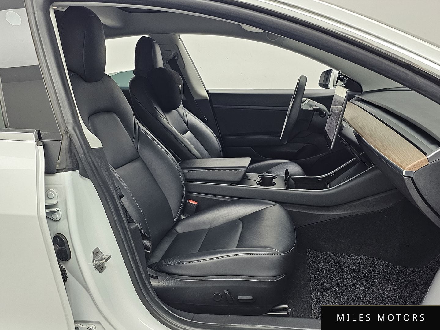 Tesla Model 3 2020 — миниатюра 10