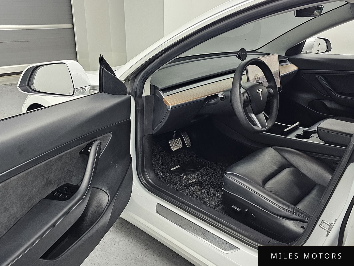 Tesla Model 3 2020 — миниатюра 11