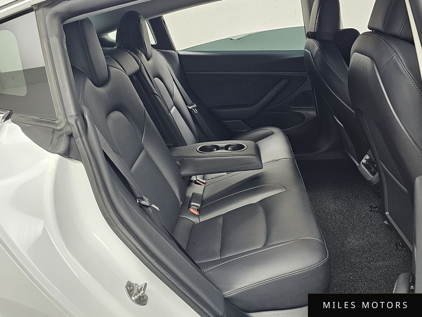Tesla Model 3 2020 — миниатюра 12