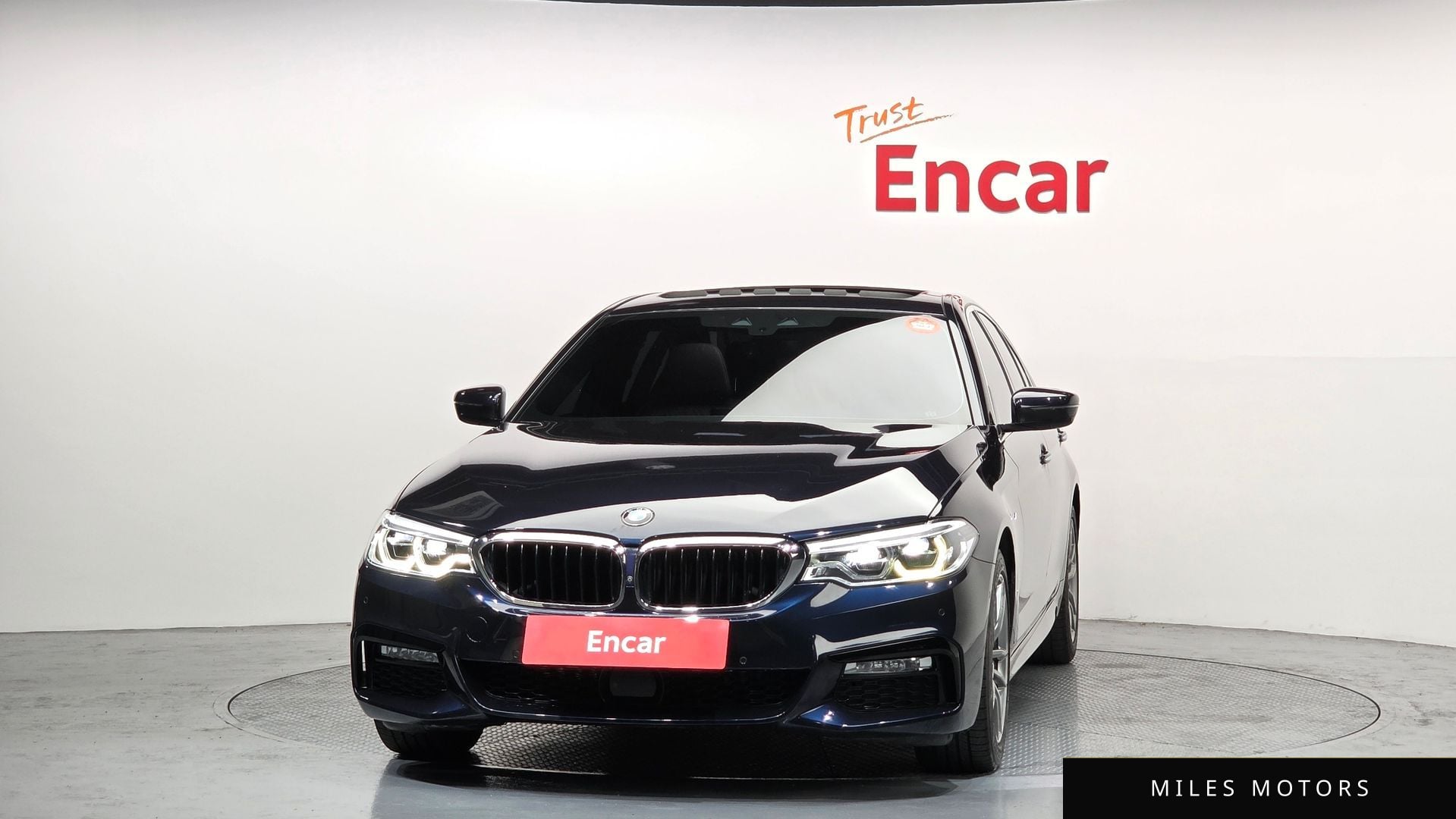 BMW 5 Series (G30) 2018 — миниатюра 3