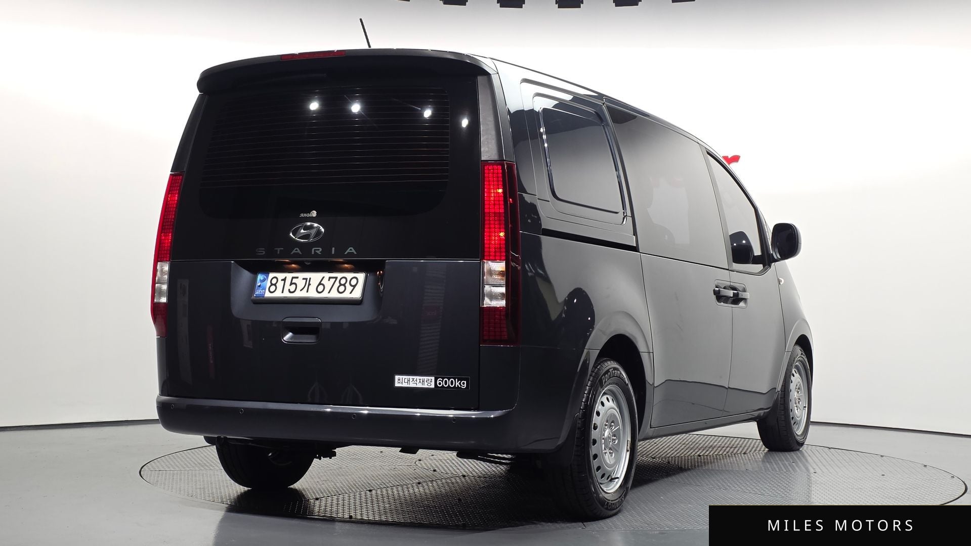 Hyundai Staria 2023 — миниатюра 2