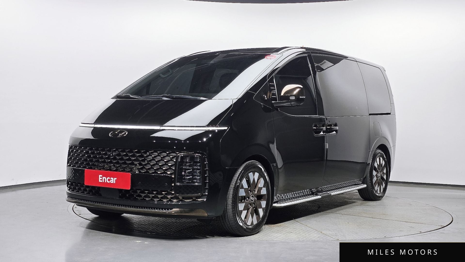 Hyundai Staria 2023 — фото 1 из 12