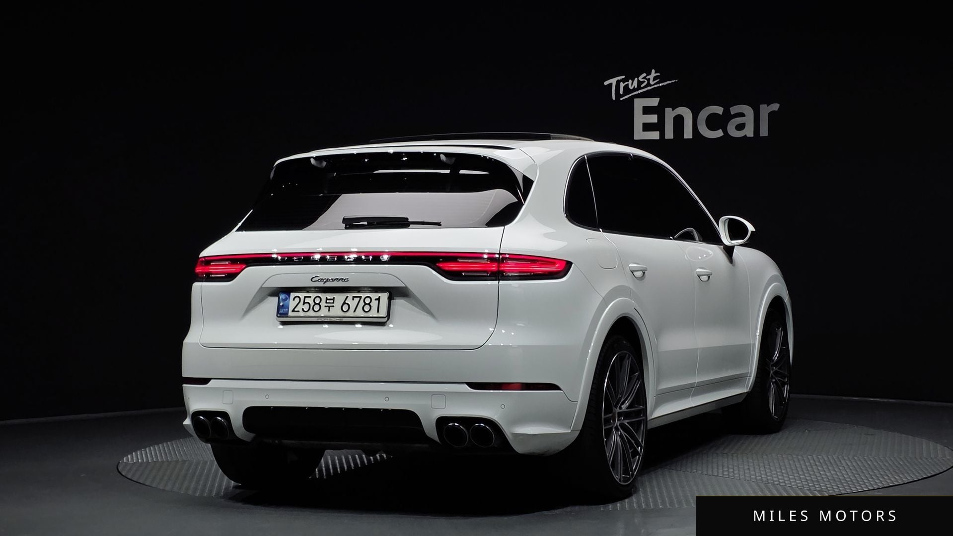 Porsche Cayenne 2021 — миниатюра 2