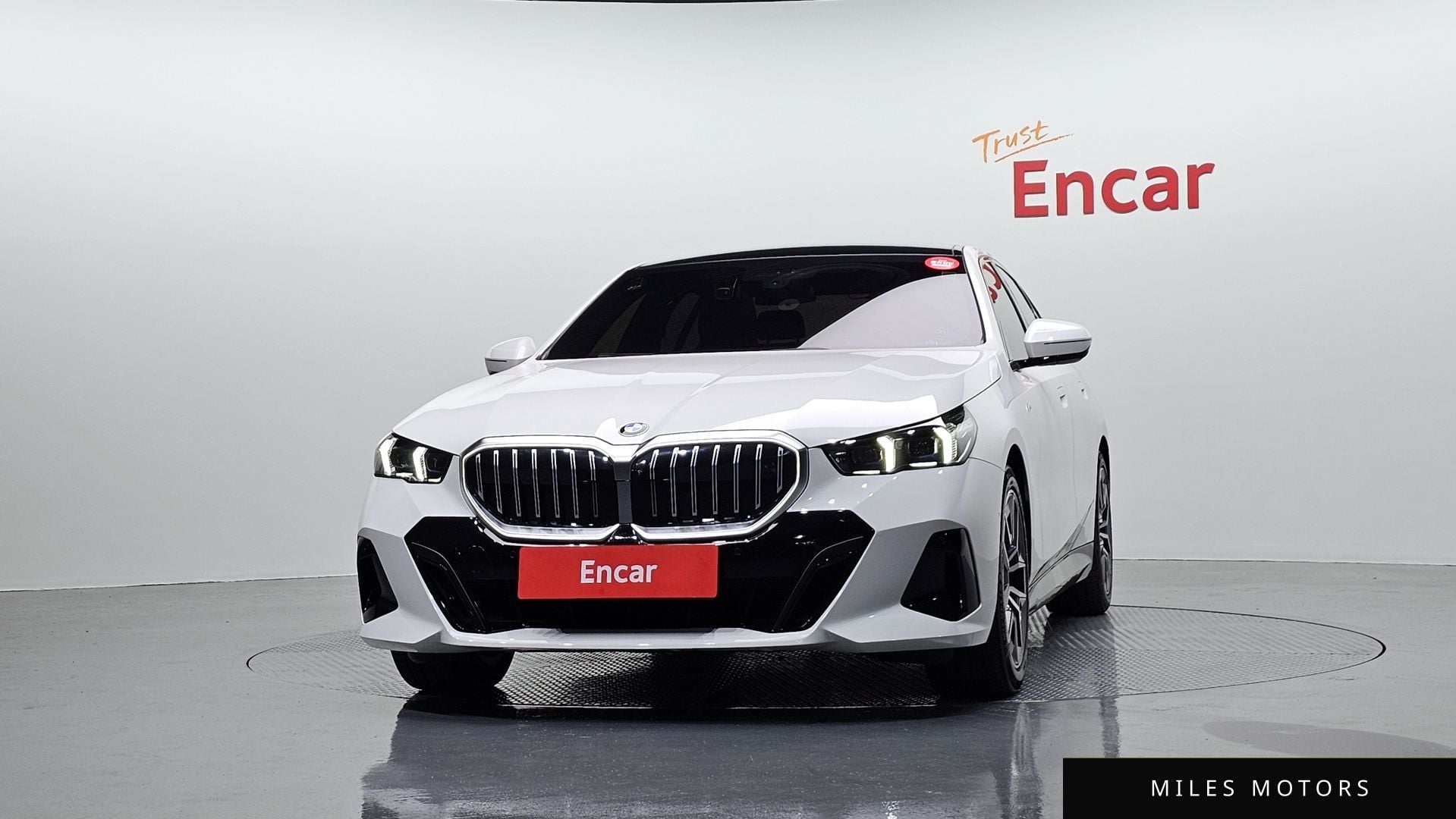 BMW 5 Series (G60) 2024 — миниатюра 3