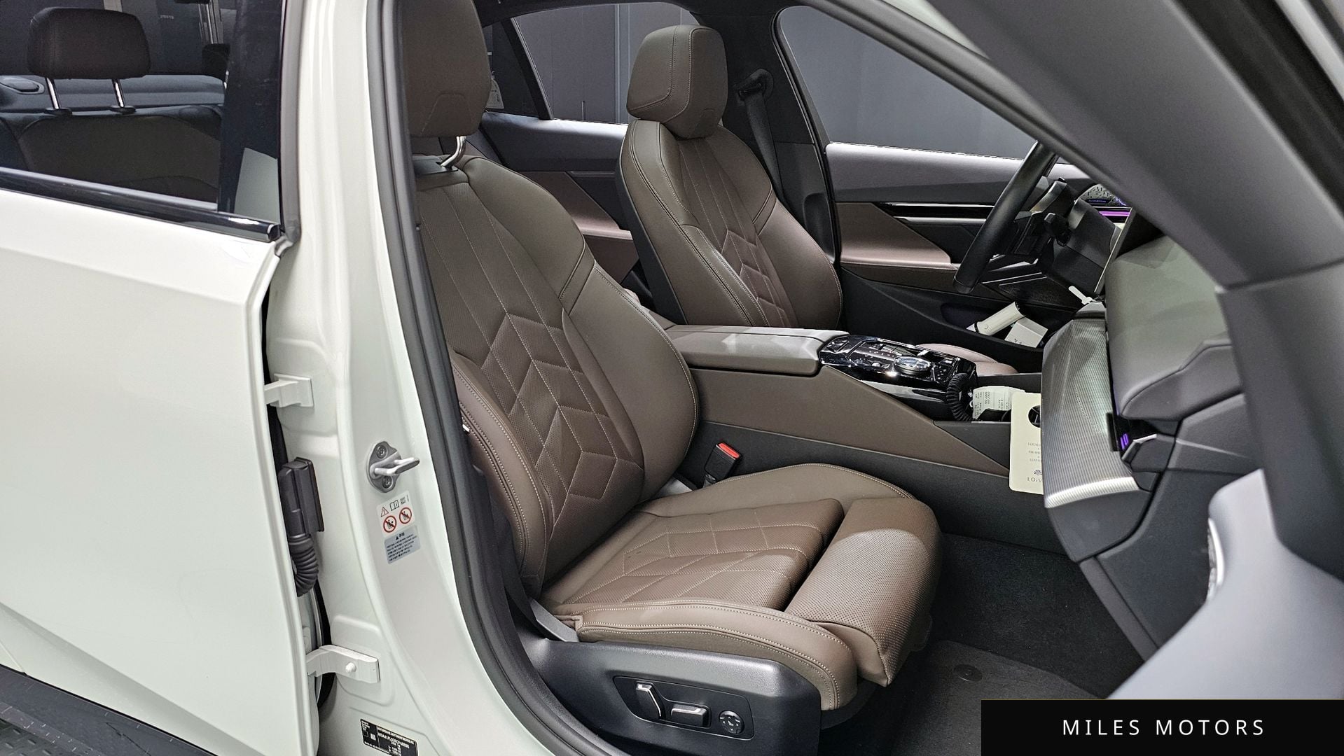 BMW 5 Series (G60) 2024 — миниатюра 17