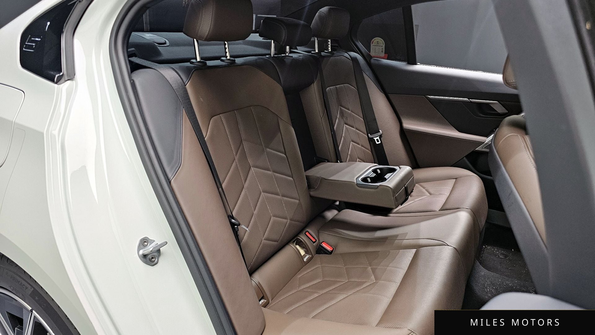 BMW 5 Series (G60) 2024 — миниатюра 18