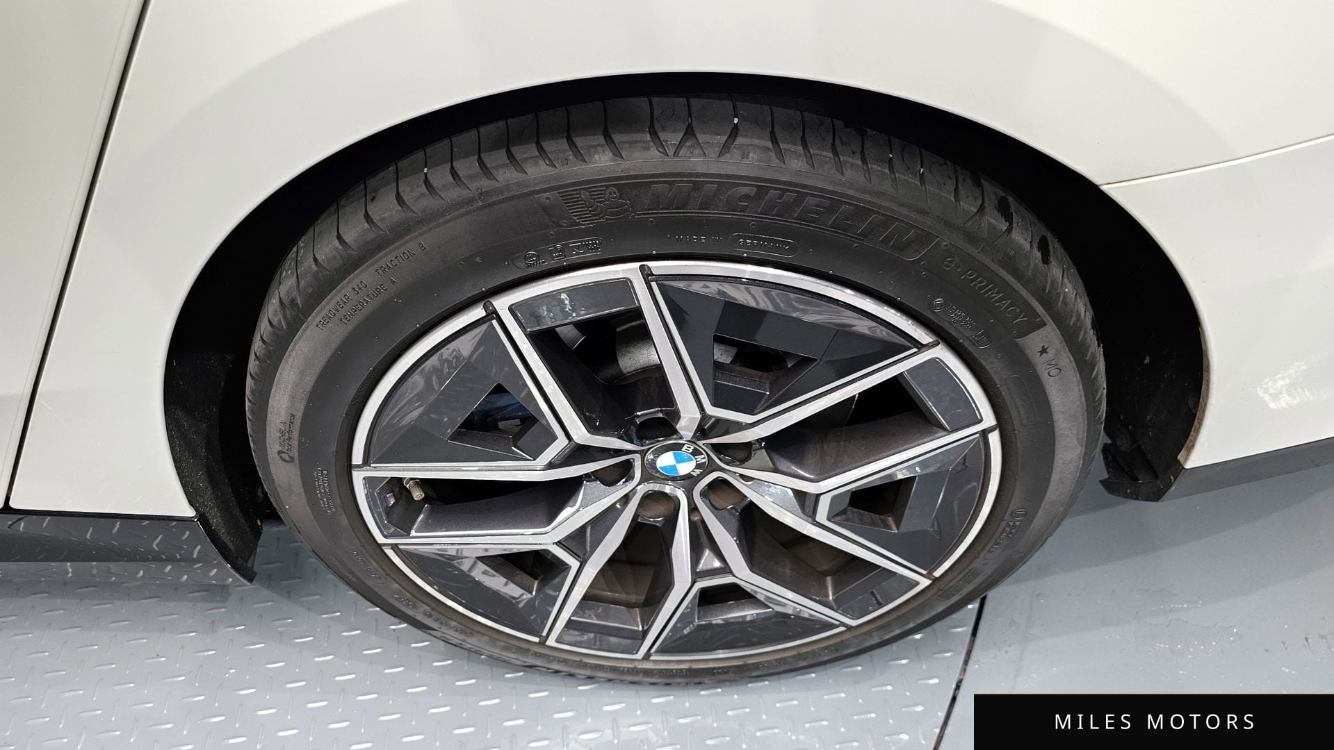 BMW 5 Series (G60) 2024 — миниатюра 7