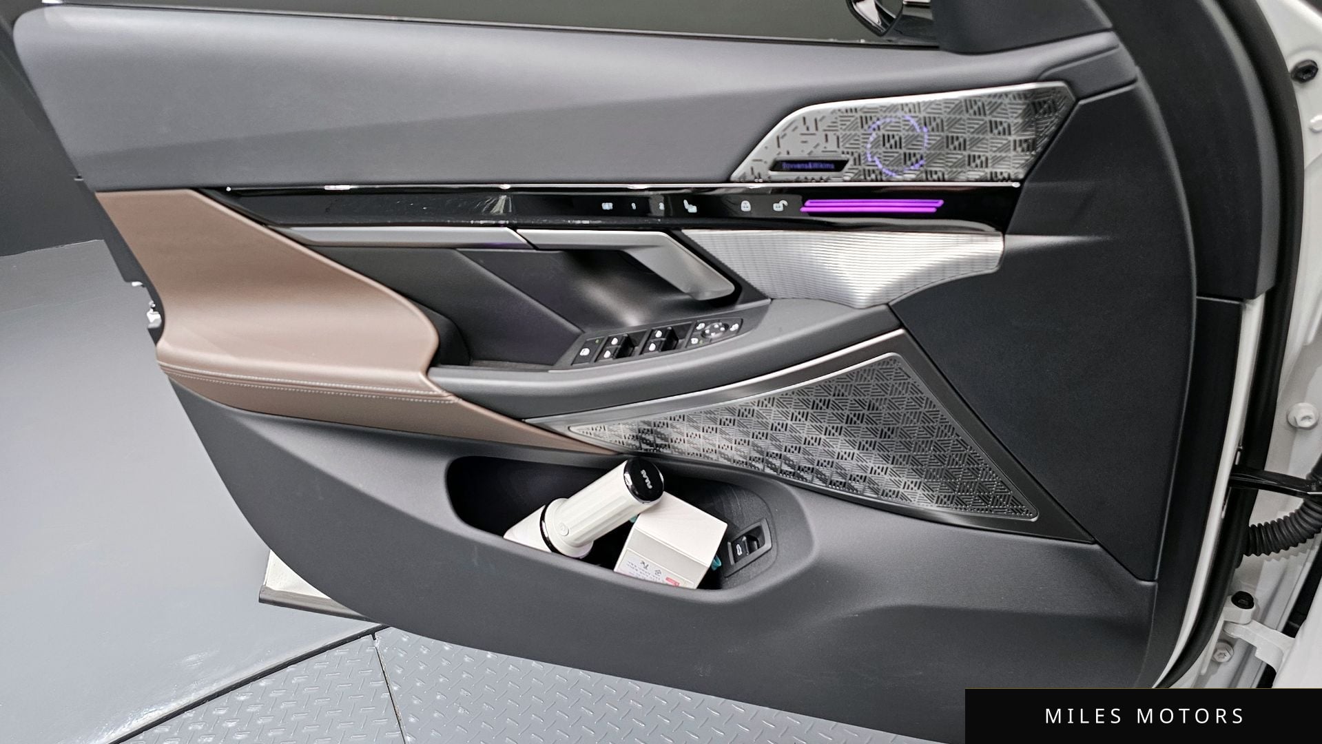 BMW 5 Series (G60) 2024 — миниатюра 14