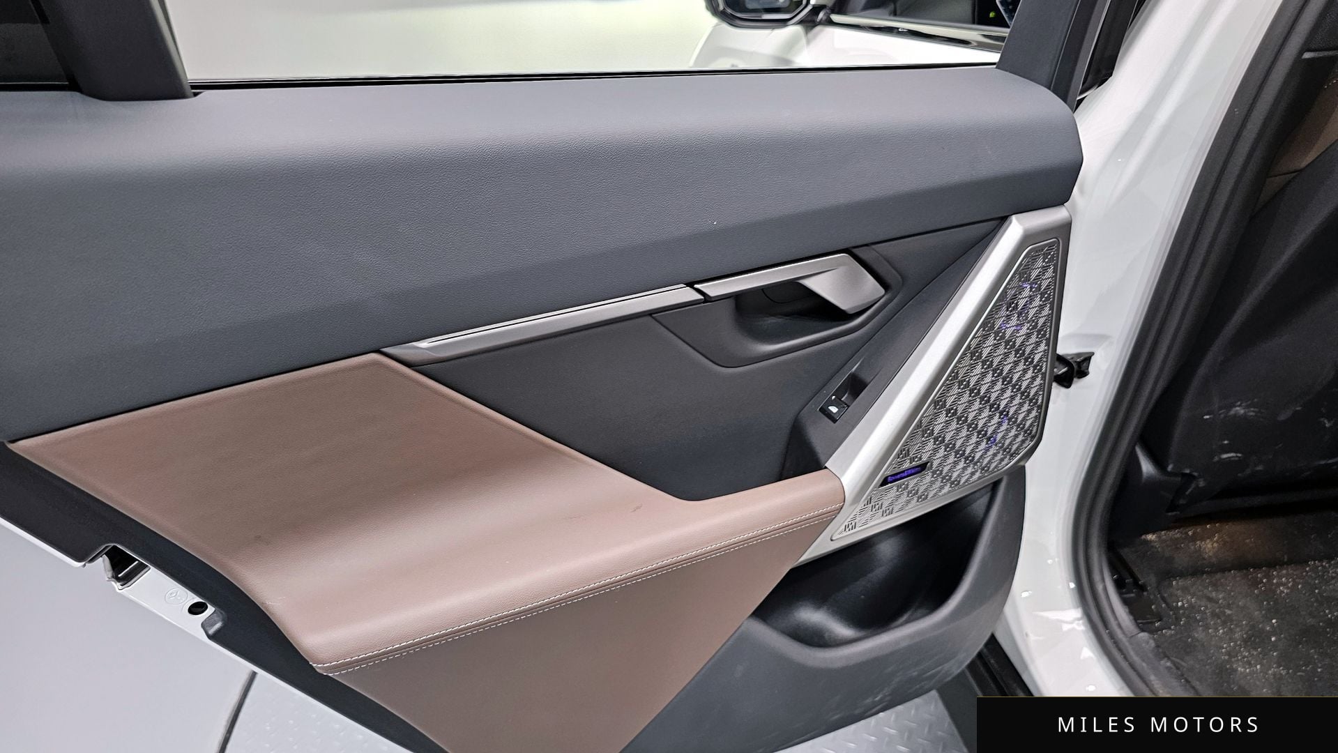 BMW 5 Series (G60) 2024 — миниатюра 15