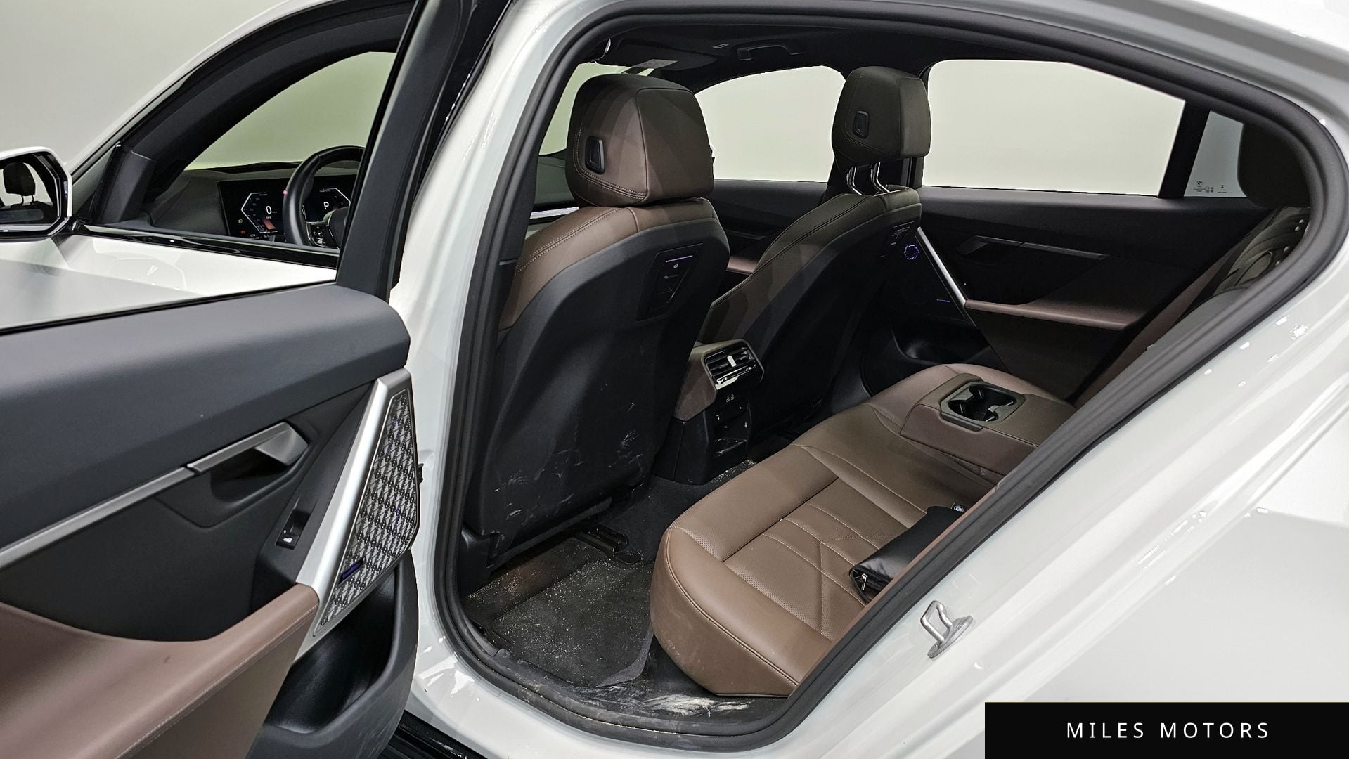 BMW 5 Series (G60) 2024 — миниатюра 16