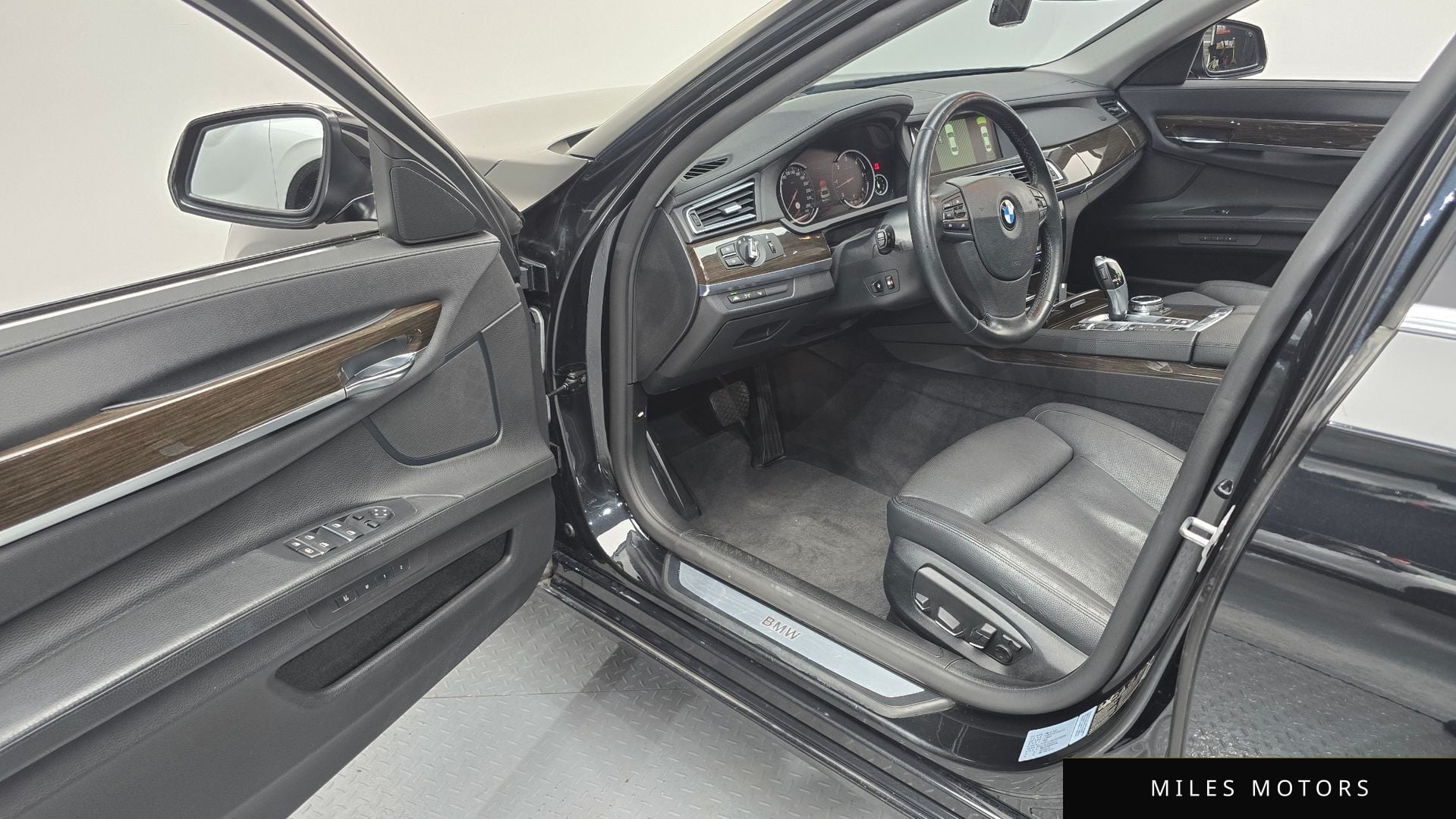 BMW 7 Series (F01) 2014 — миниатюра 10
