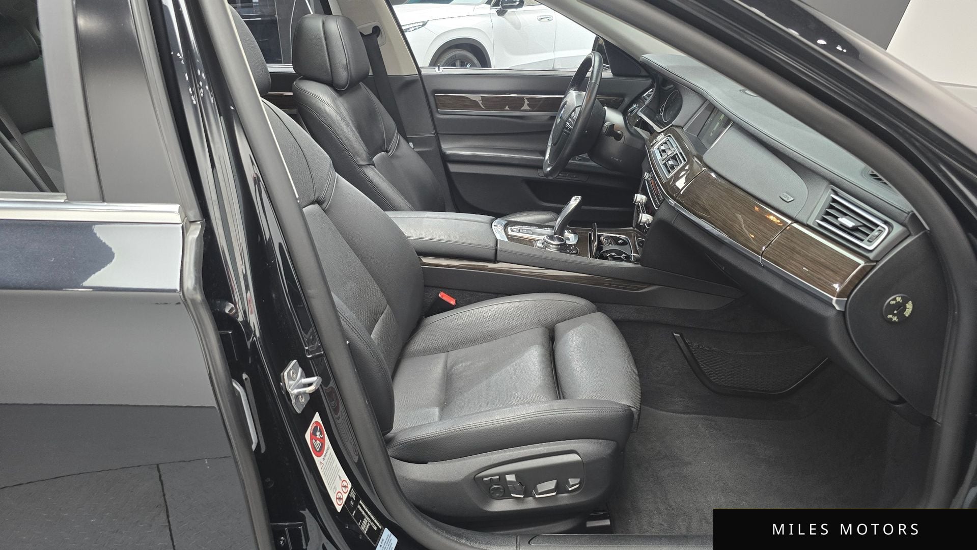 BMW 7 Series (F01) 2014 — миниатюра 11