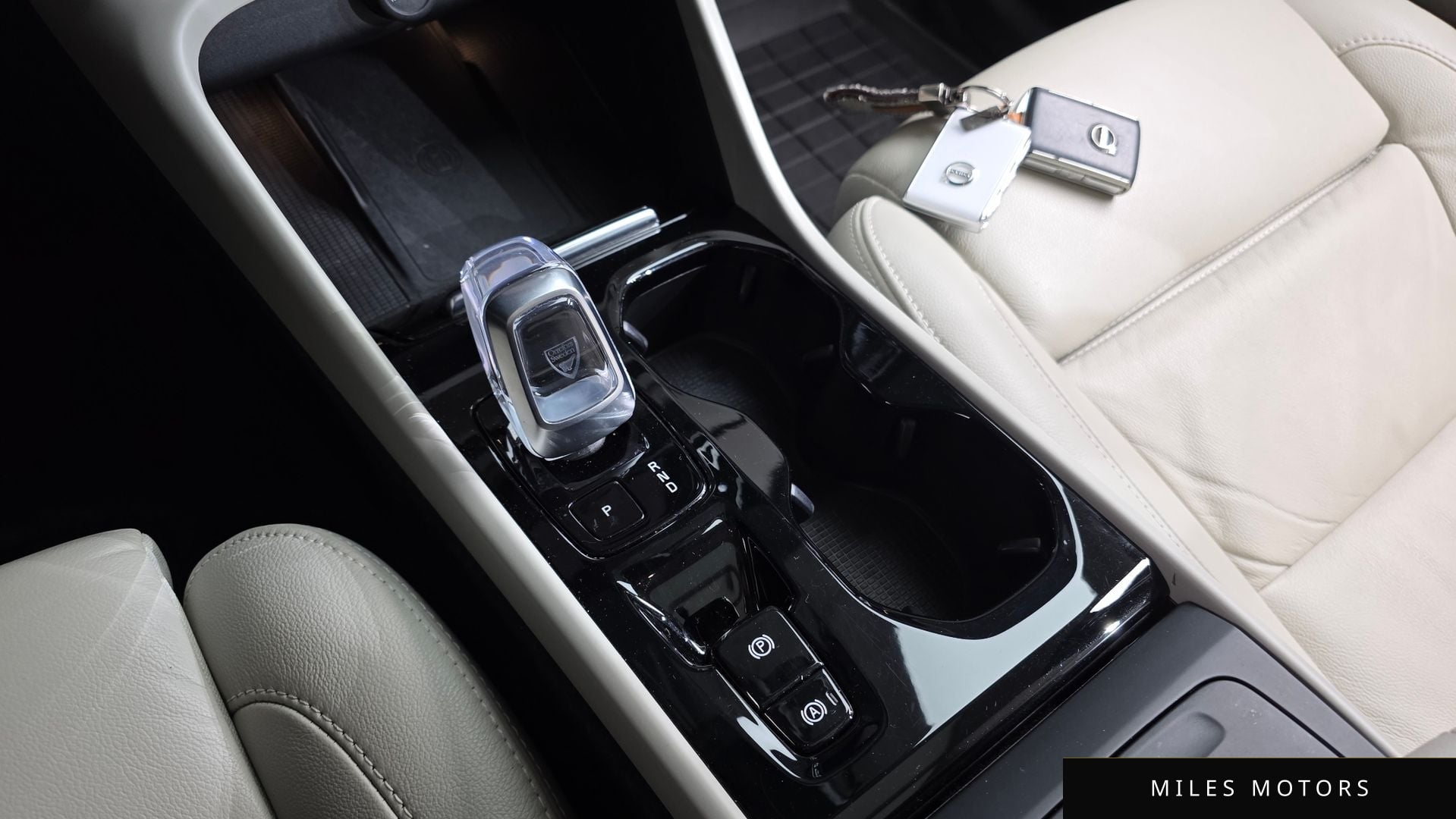 Volvo XC40 2023 — миниатюра 9