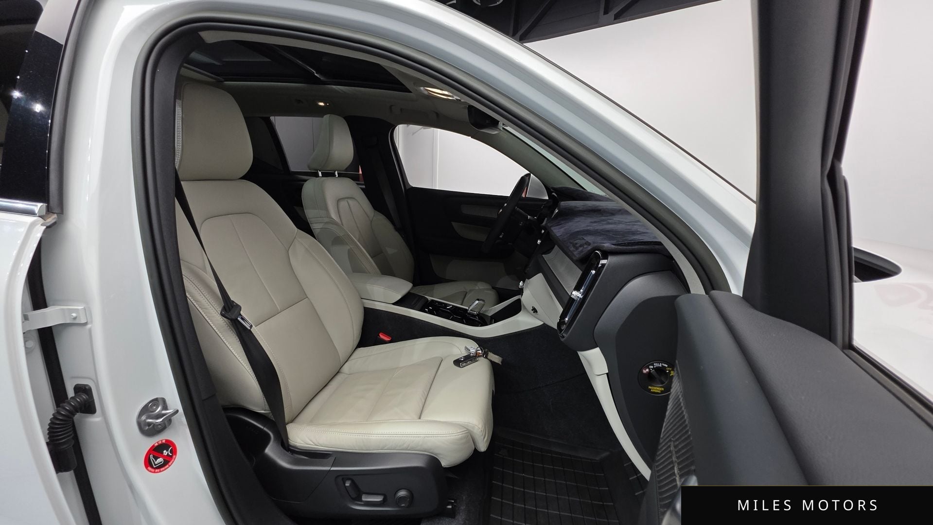 Volvo XC40 2023 — миниатюра 10