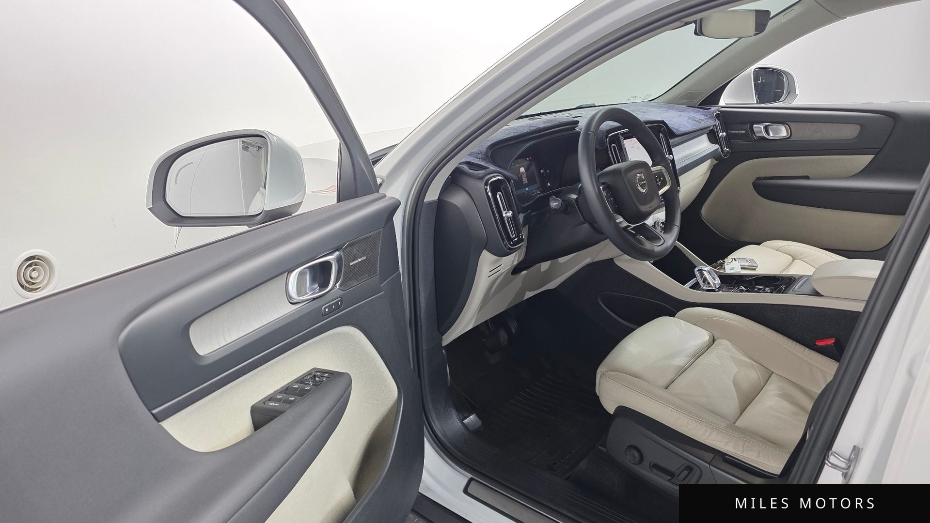 Volvo XC40 2023 — миниатюра 12