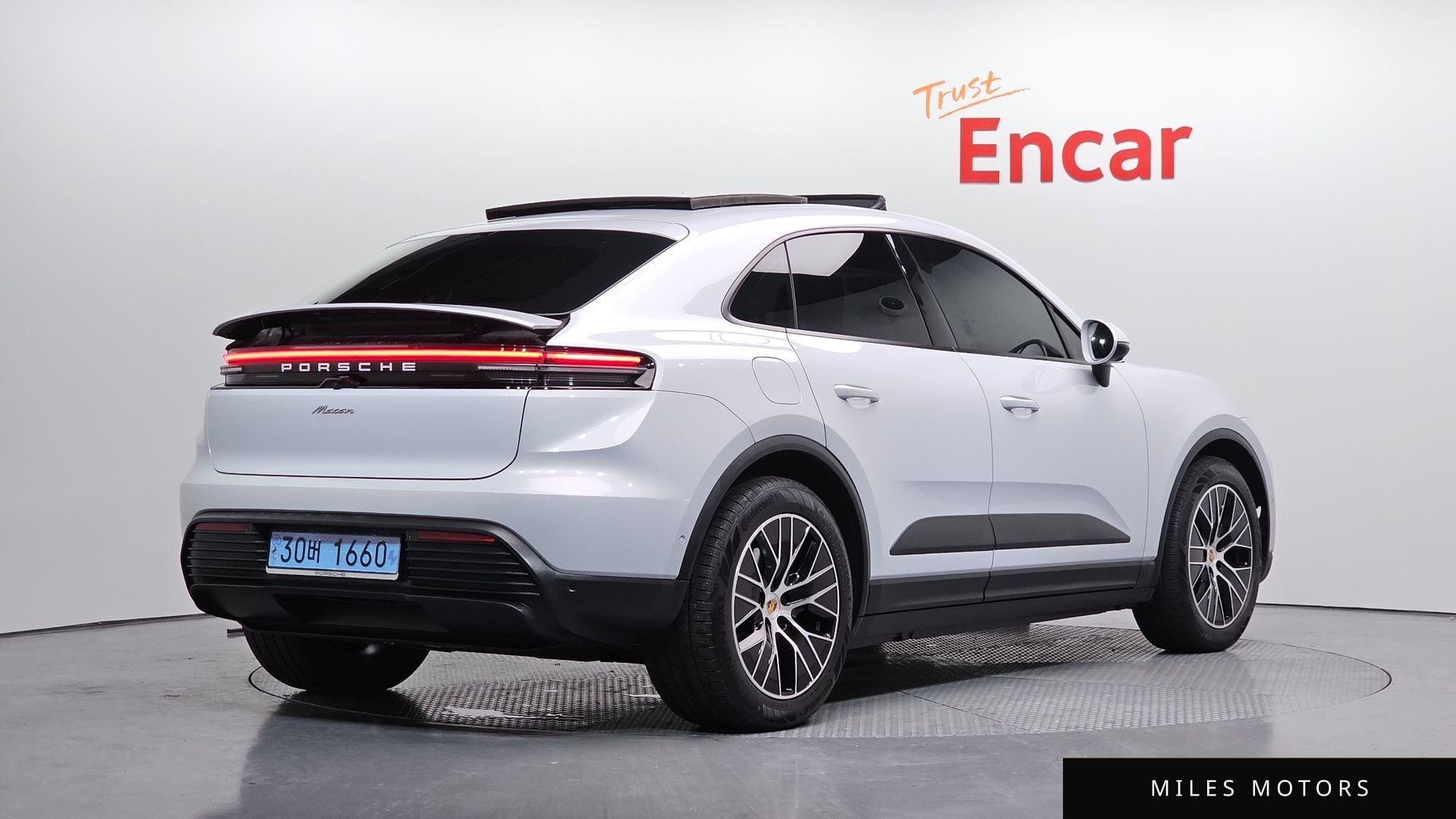 Porsche Macan 2025 — миниатюра 2