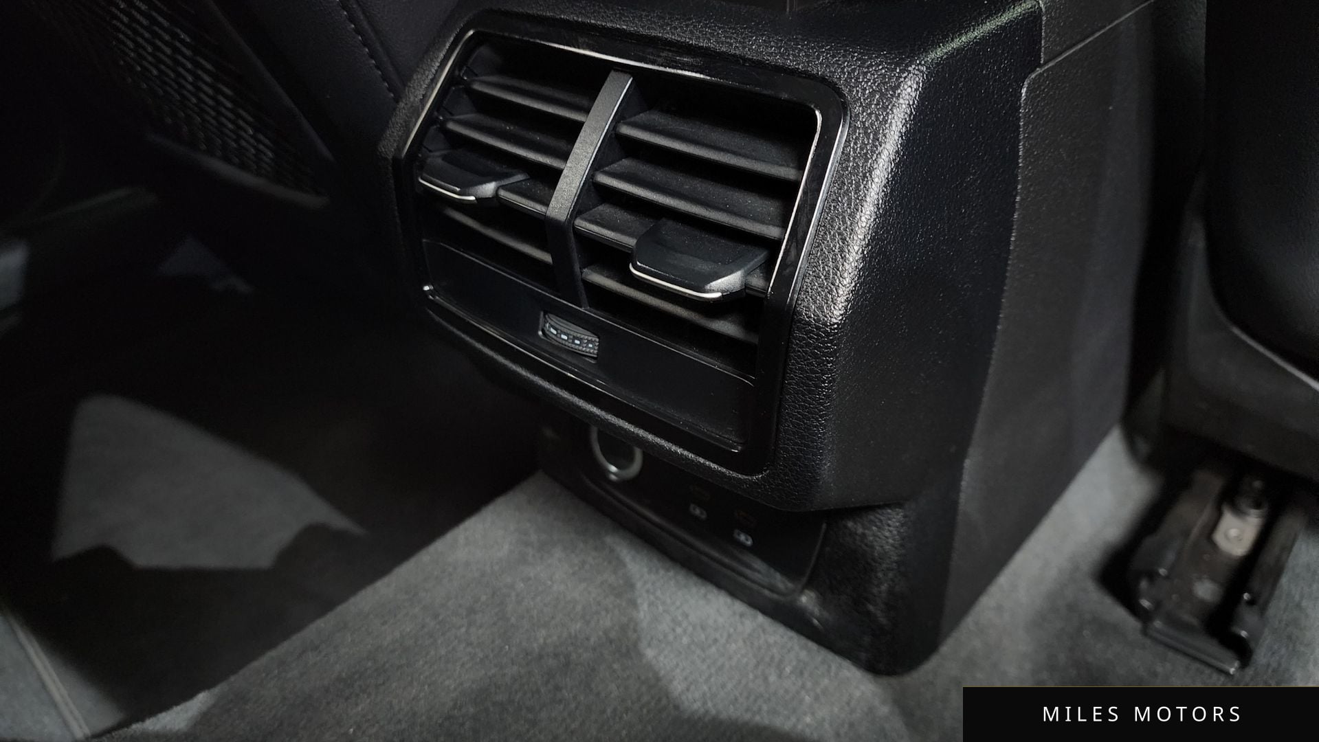 Audi Q3 (F3) 2023 — миниатюра 33