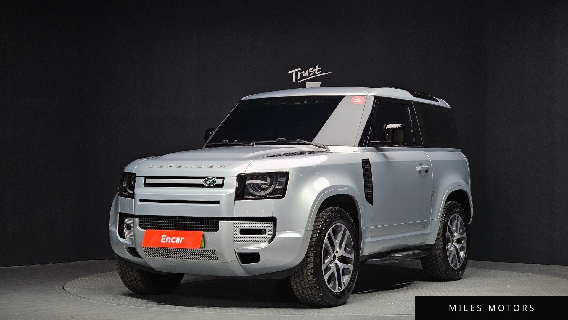 Land Rover Defender 2024 — фото 1 из 12