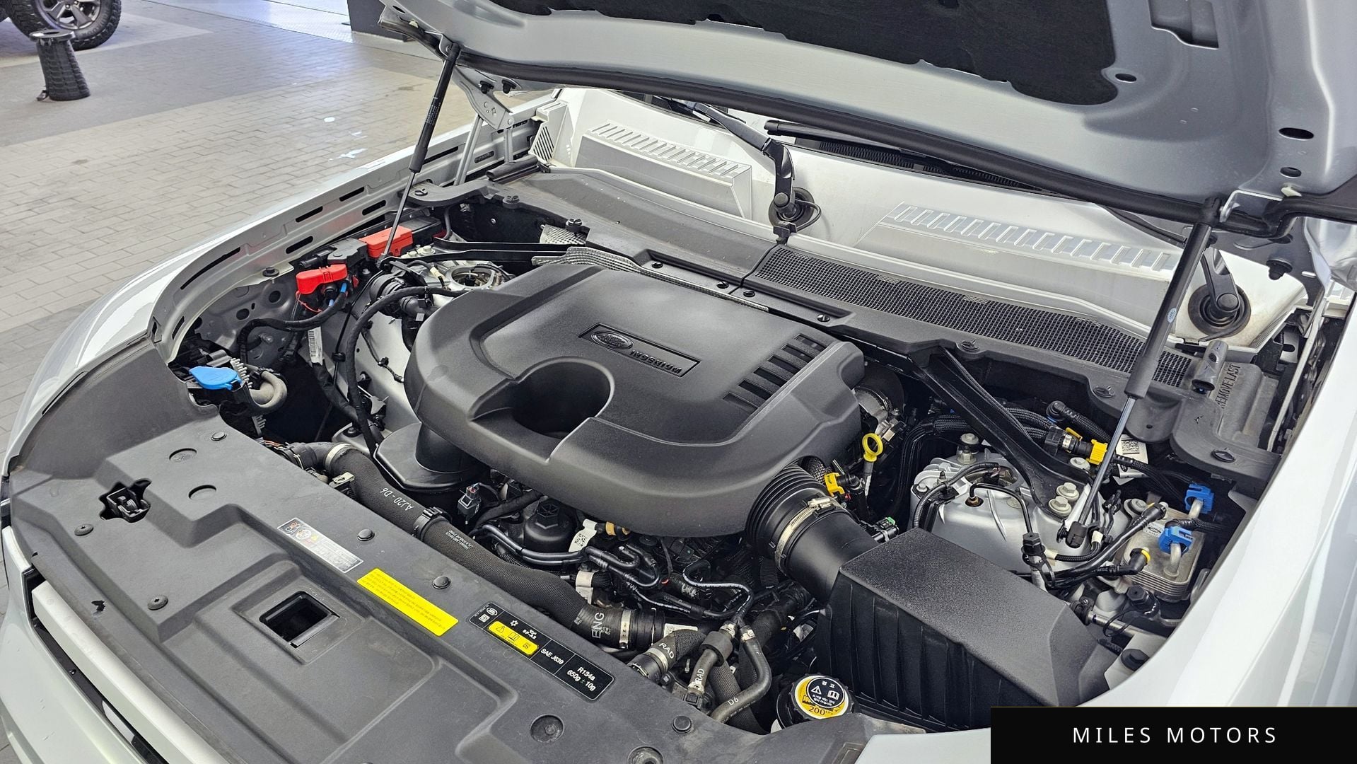 Land Rover Defender 2024 — миниатюра 6