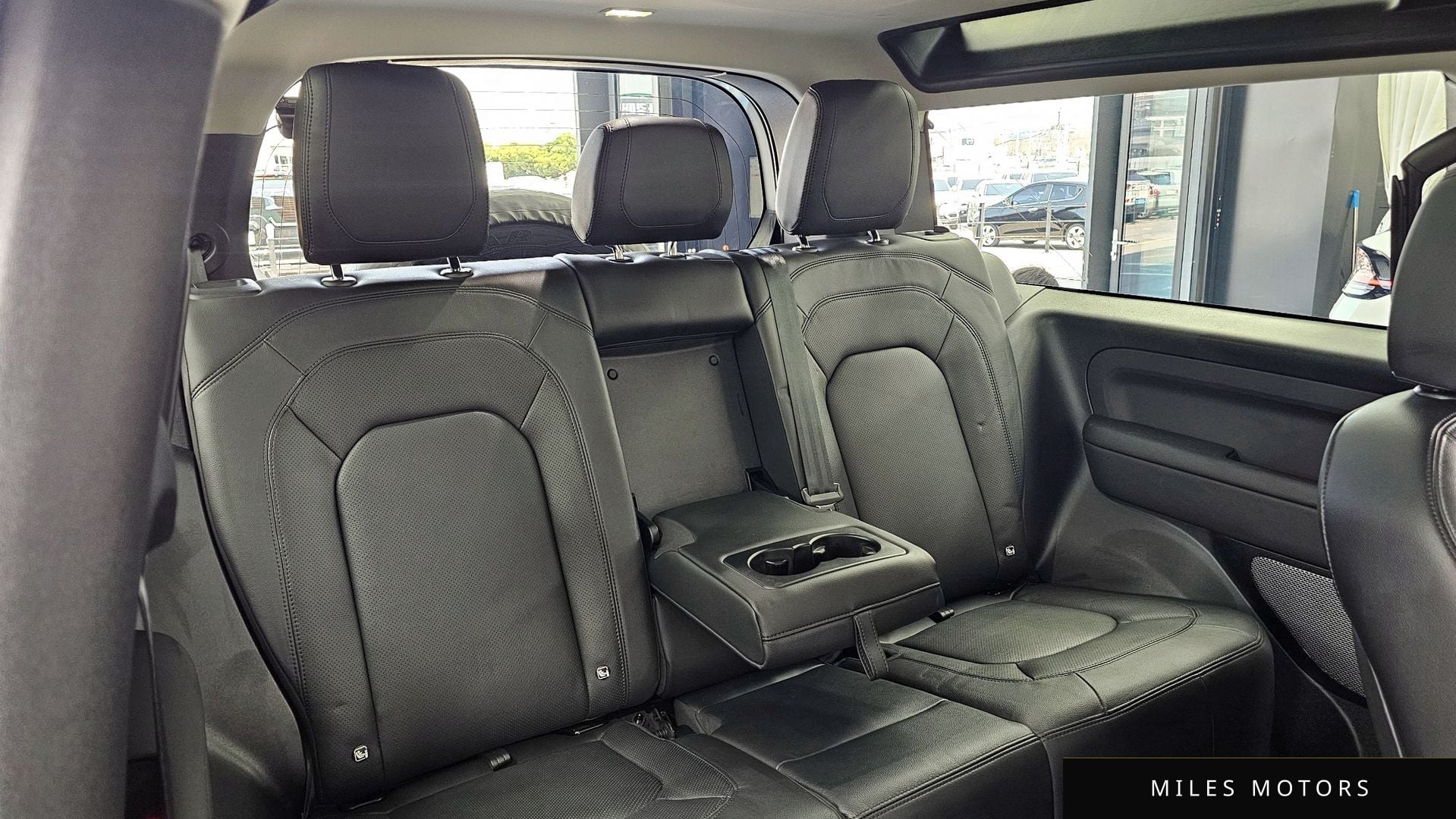 Land Rover Defender 2024 — миниатюра 12