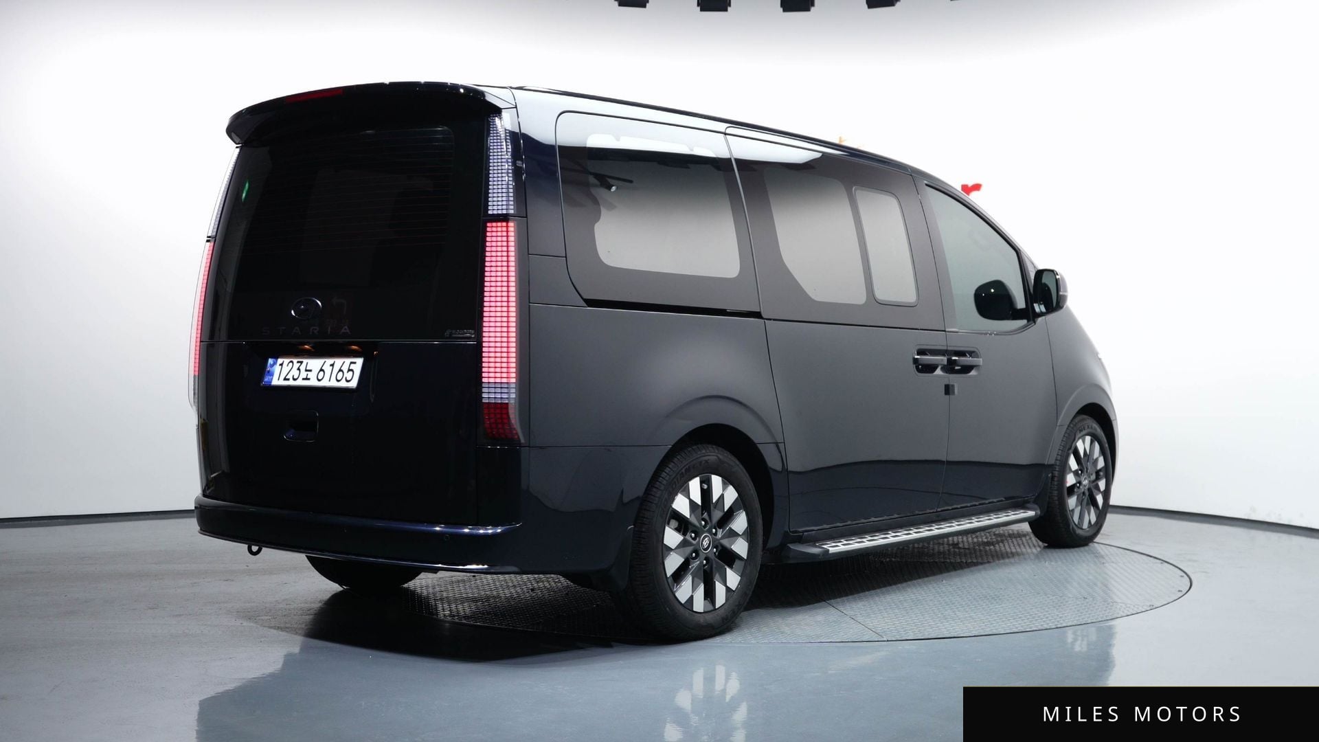 Hyundai Staria 2024 — миниатюра 2