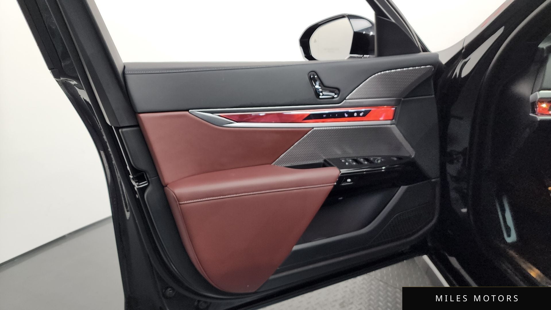BMW 7 Series (G70) 2024 — миниатюра 14