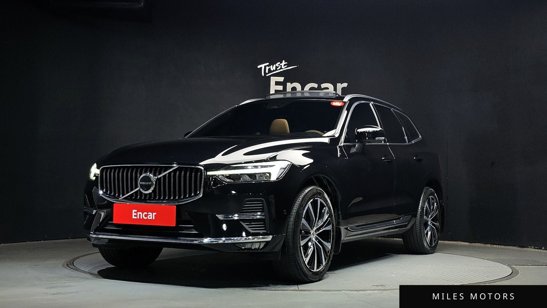 Volvo XC60 2024 — фото 1 из 12
