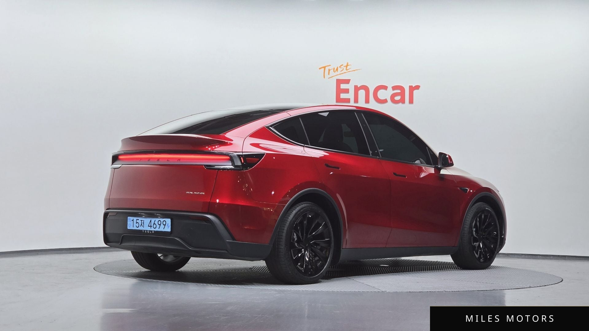 Tesla Model Y 2025 — миниатюра 2