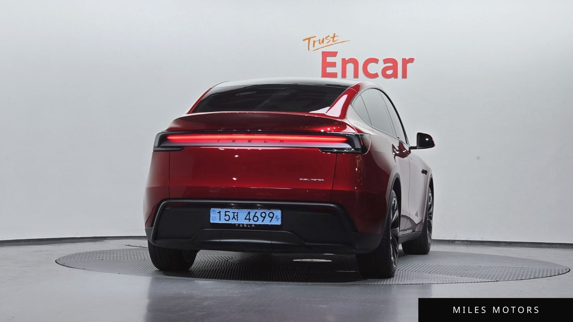 Tesla Model Y 2025 — миниатюра 4