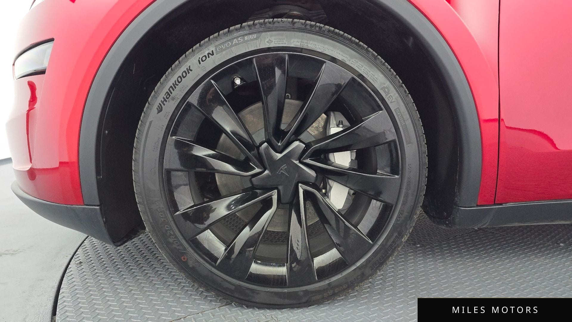 Tesla Model Y 2025 — миниатюра 5