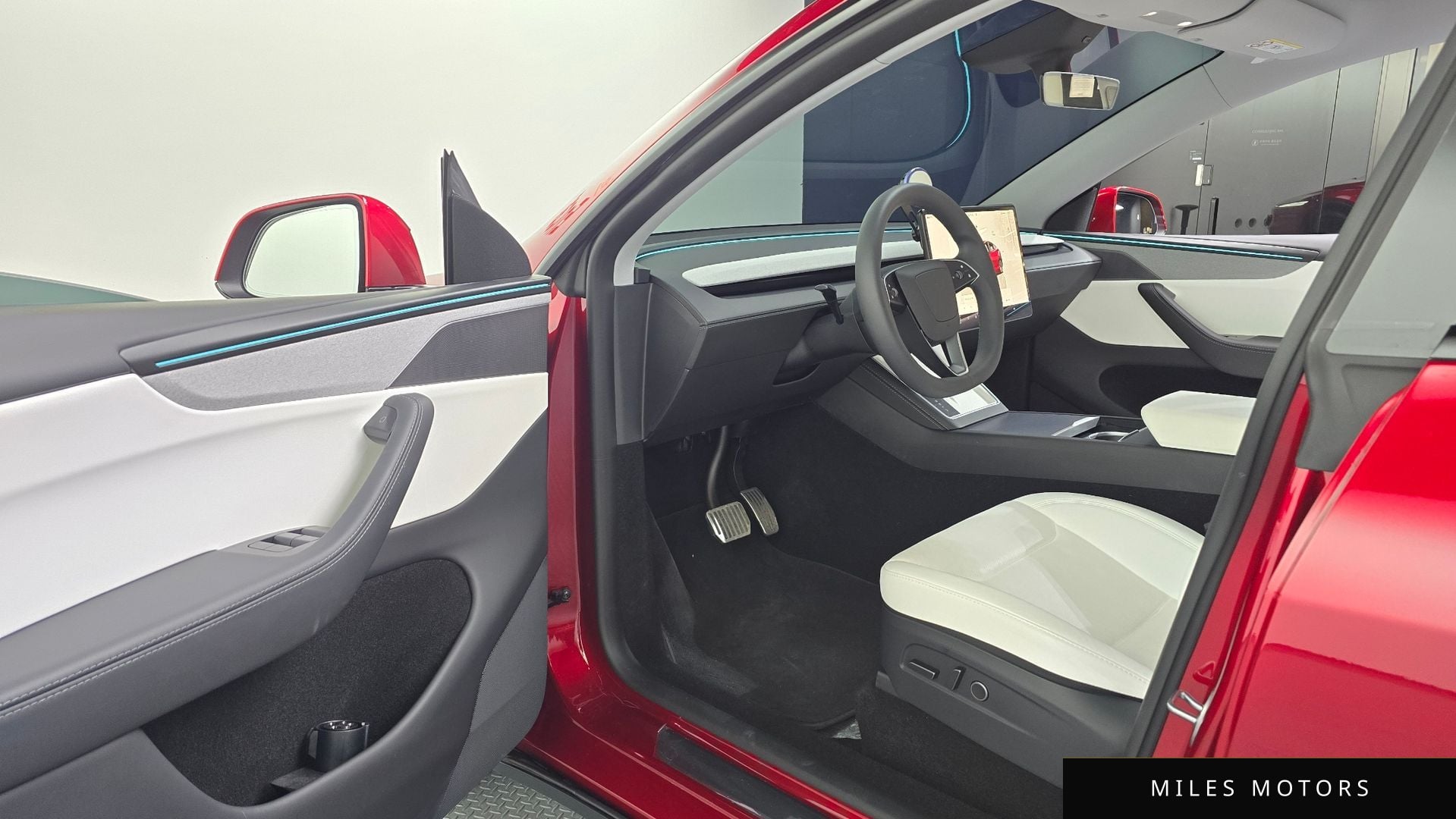 Tesla Model Y 2025 — миниатюра 10