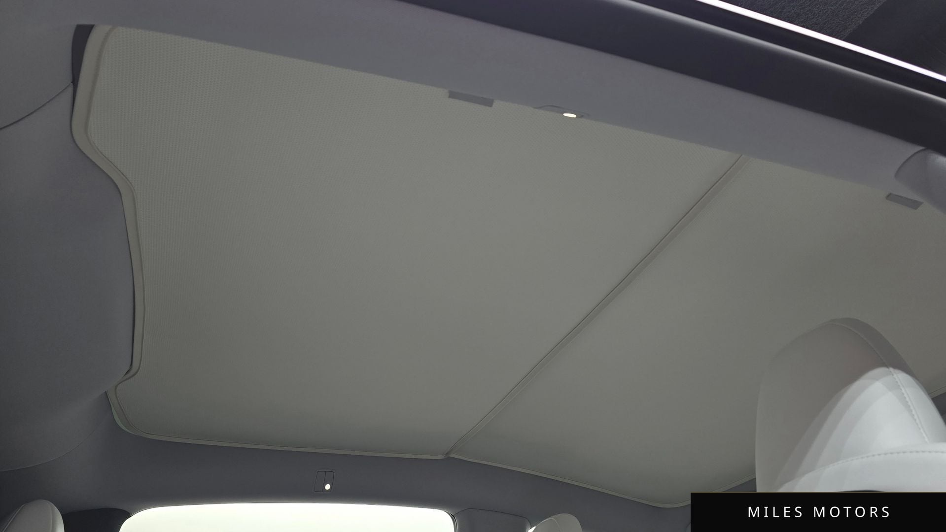 Tesla Model Y 2025 — миниатюра 23
